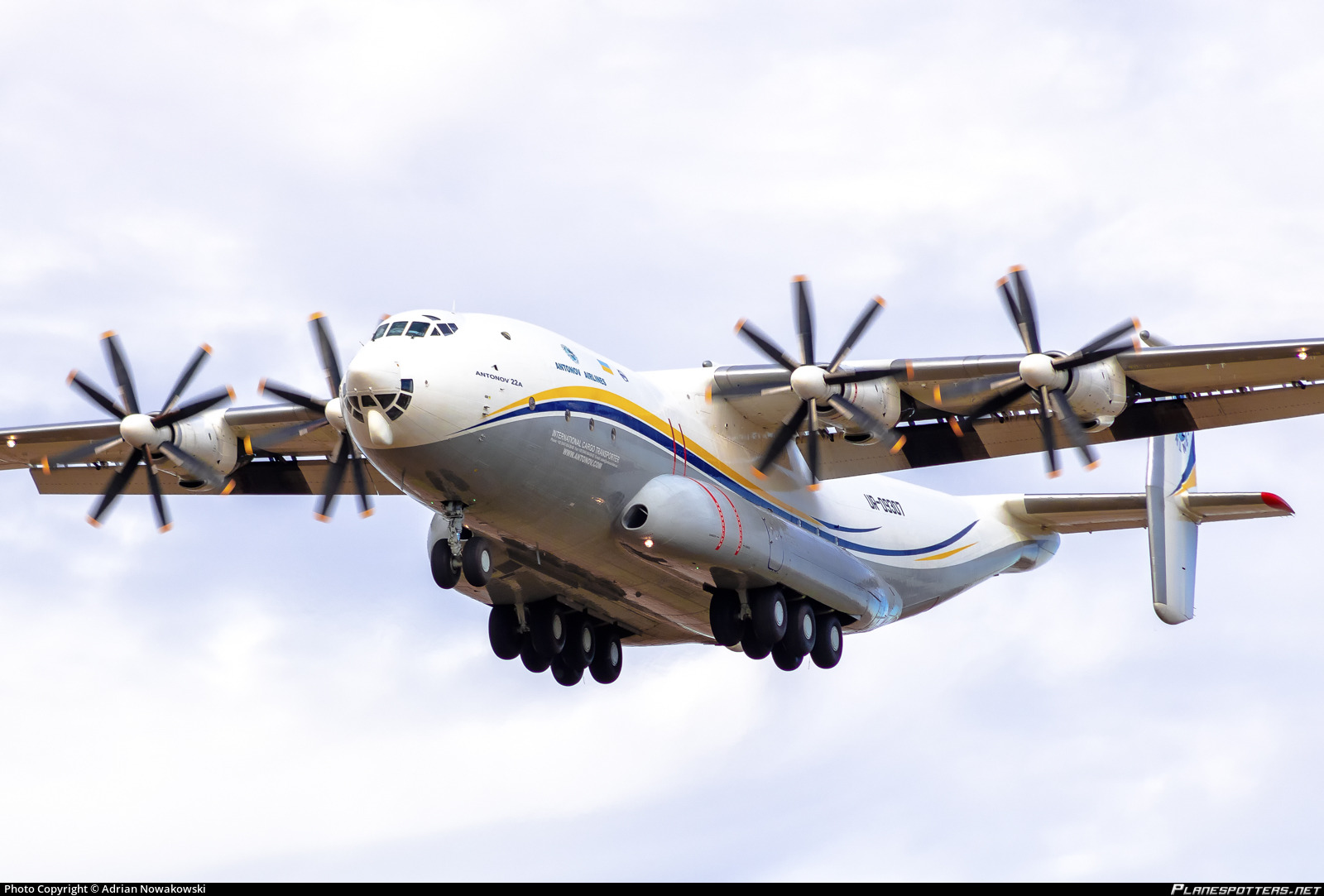 Antonov An-22 Wallpapers