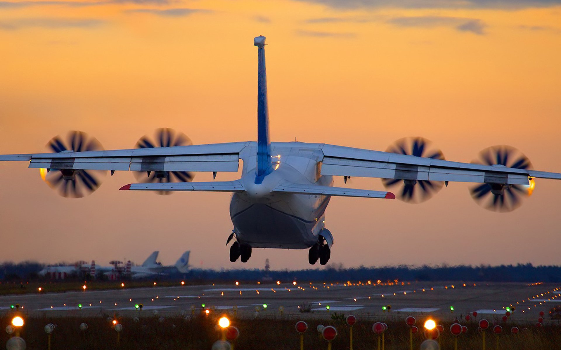 Antonov An-70 Wallpapers