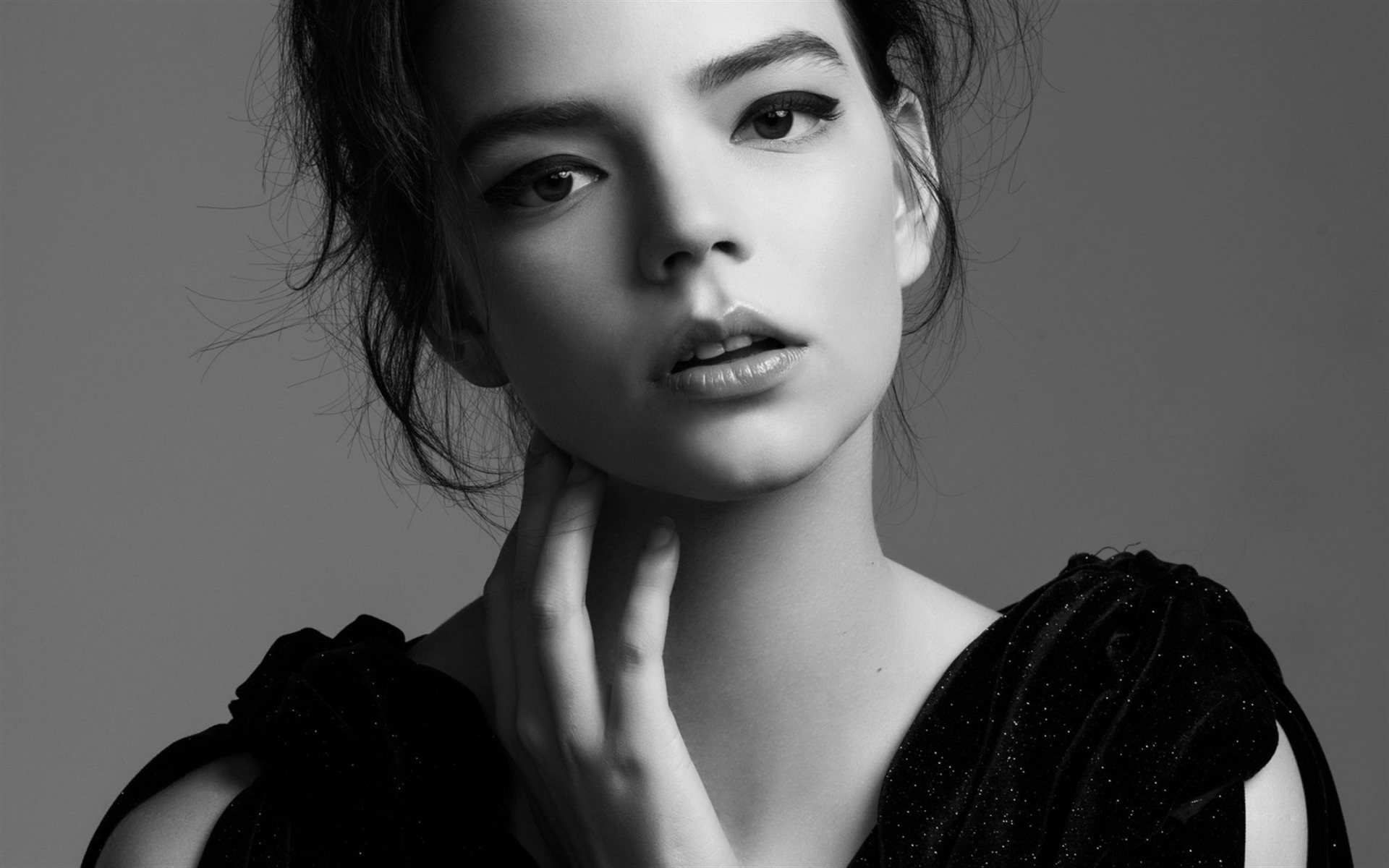 Anya Taylor-Joy Face Wallpapers