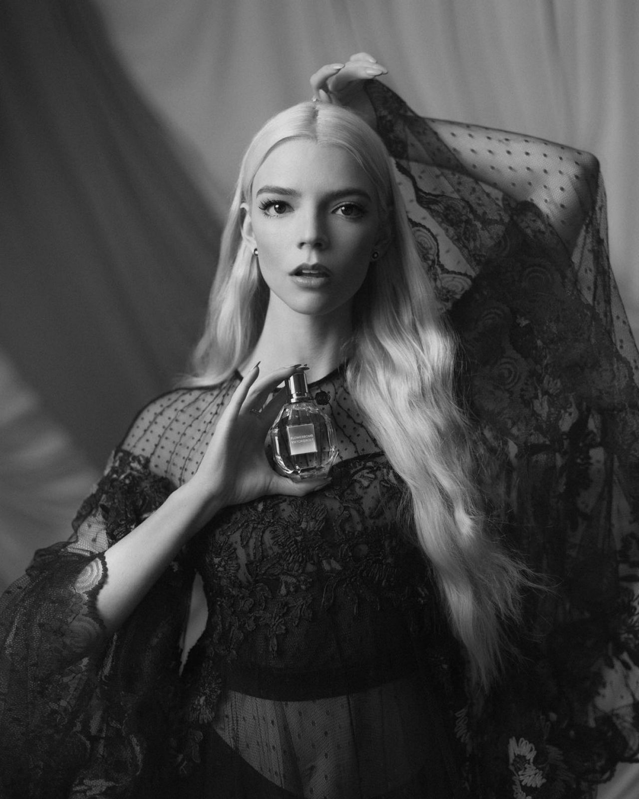 Anya Taylor Joy Monochrome Wallpapers