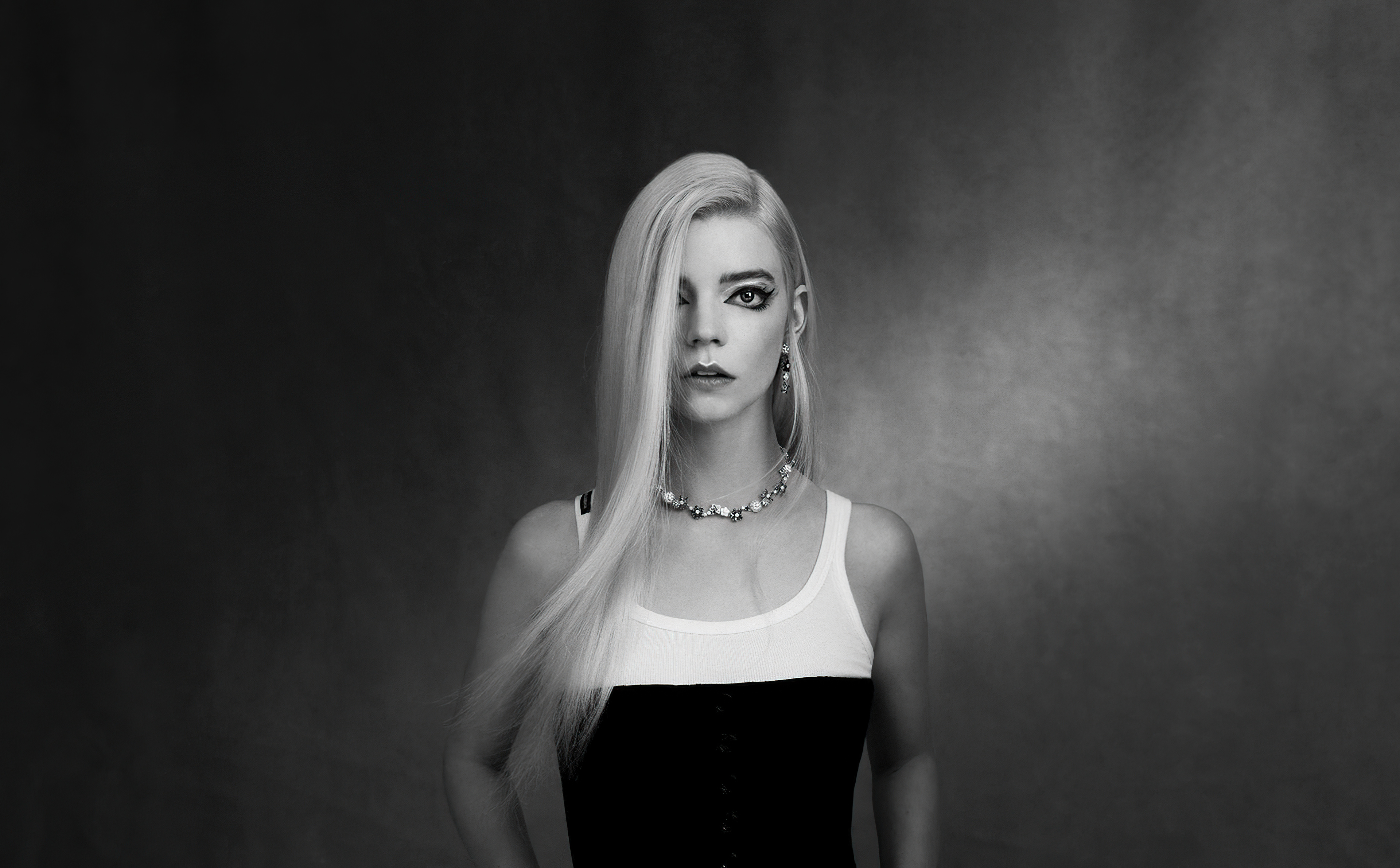 Anya Taylor-Joy New Black &amp; White Wallpapers