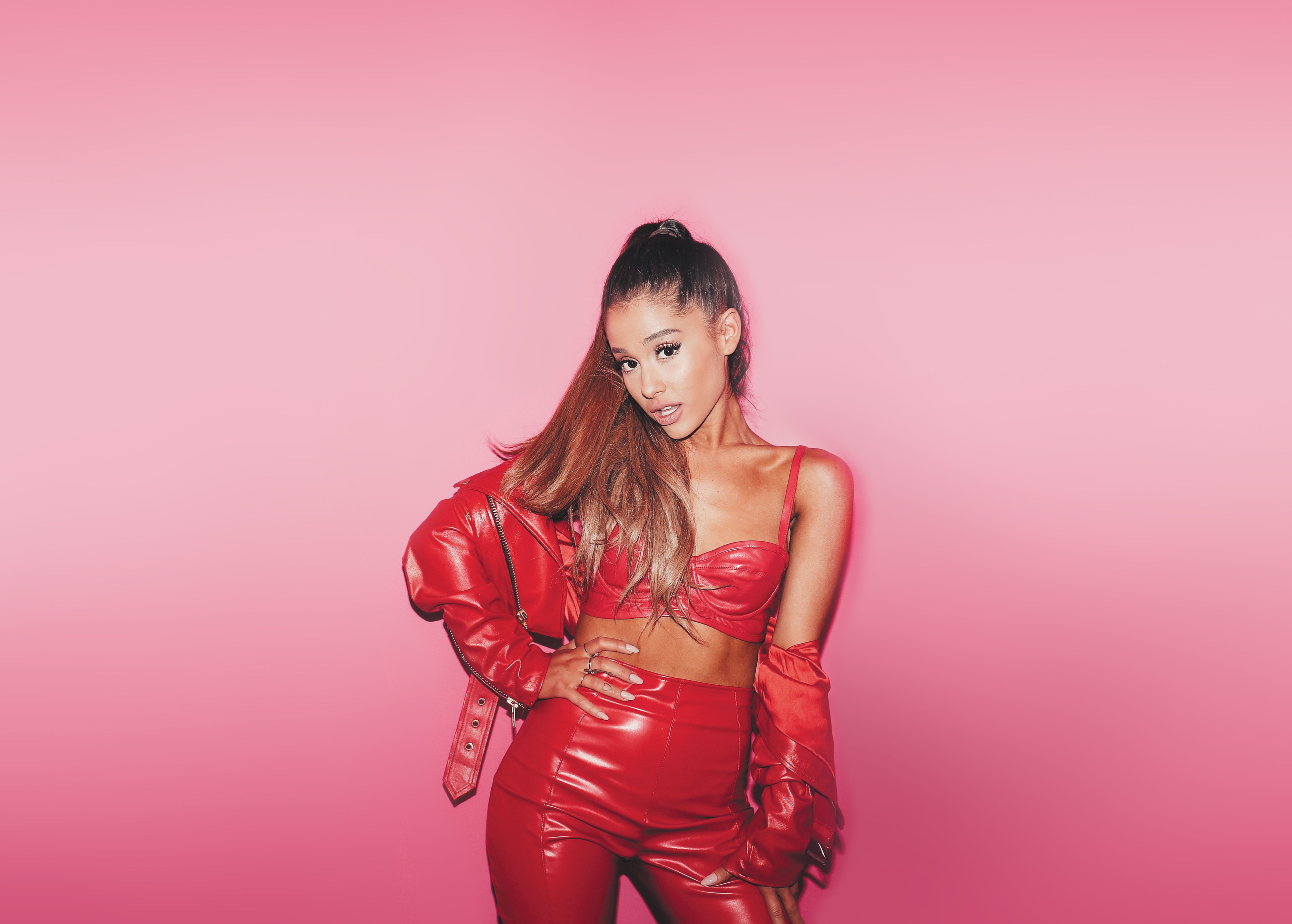 Ariana Grande 2017 Wallpapers