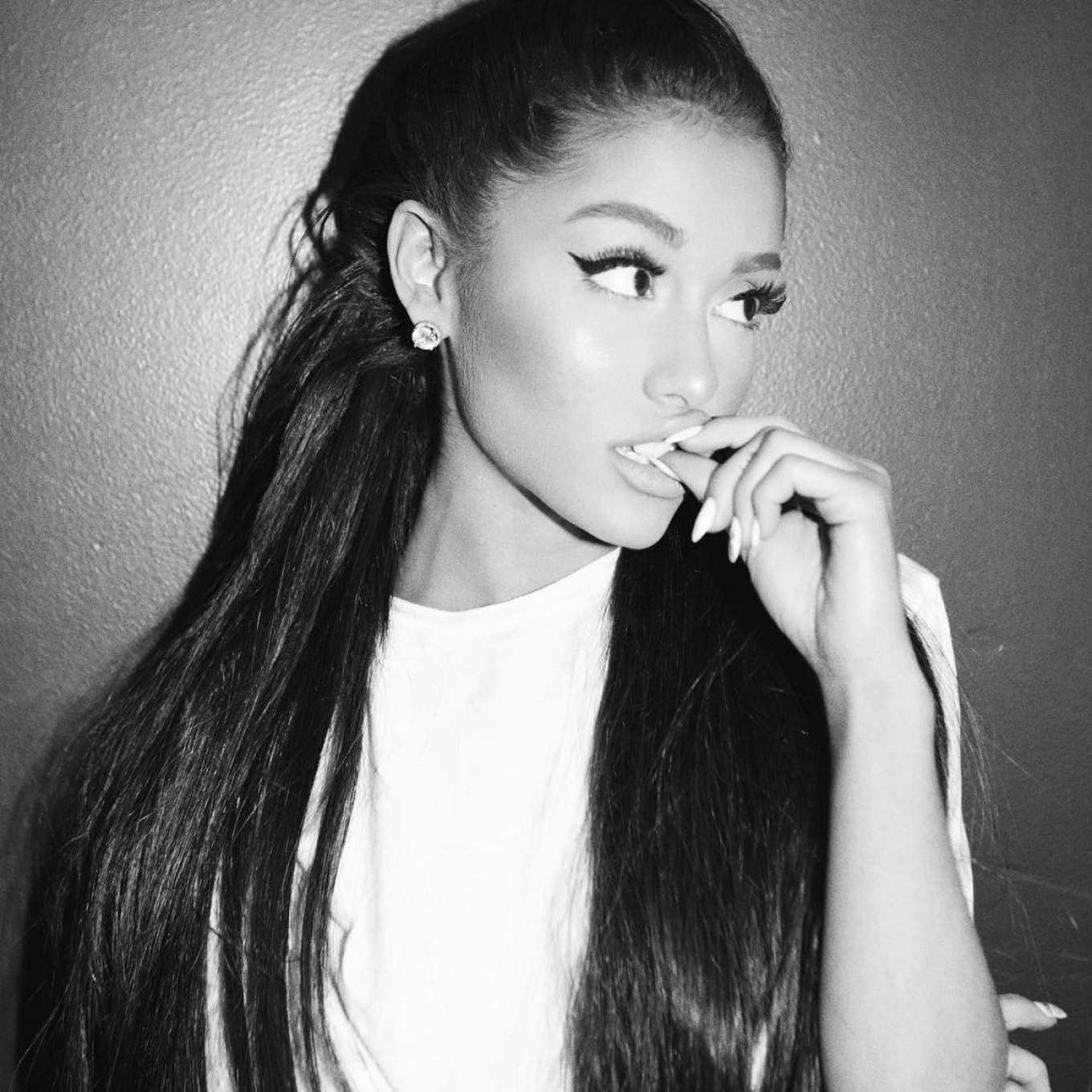 Ariana Grande 2017 Wallpapers