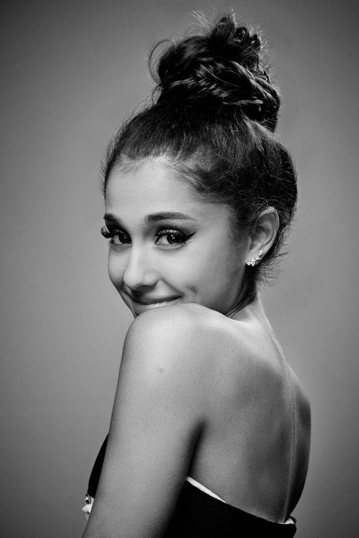 Ariana Grande 2017 Wallpapers