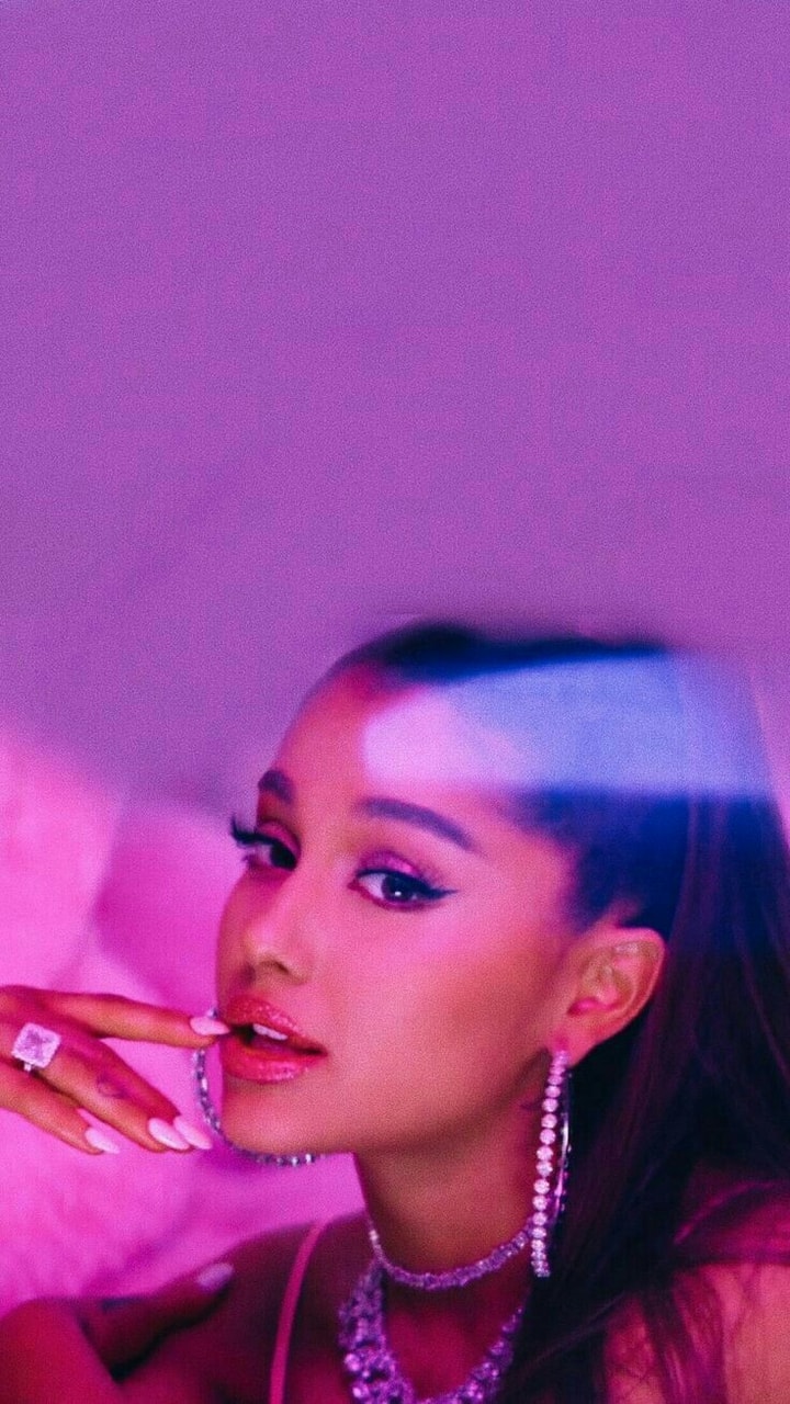 ariana grande 7 rings Wallpapers