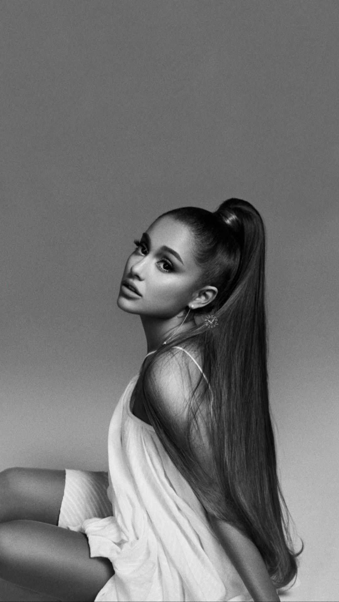 ariana grande cute drawings Wallpapers