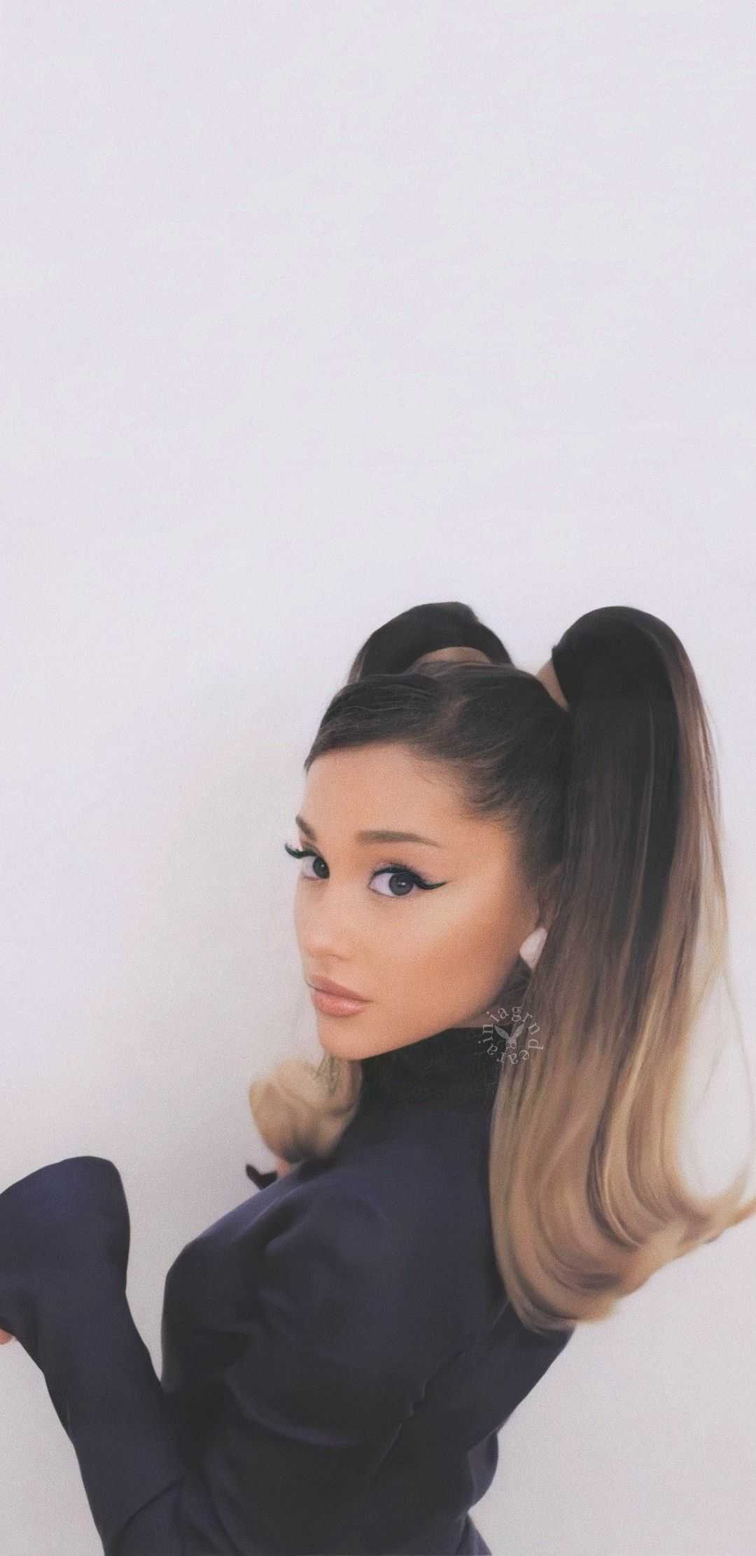 ariana grande cute Wallpapers