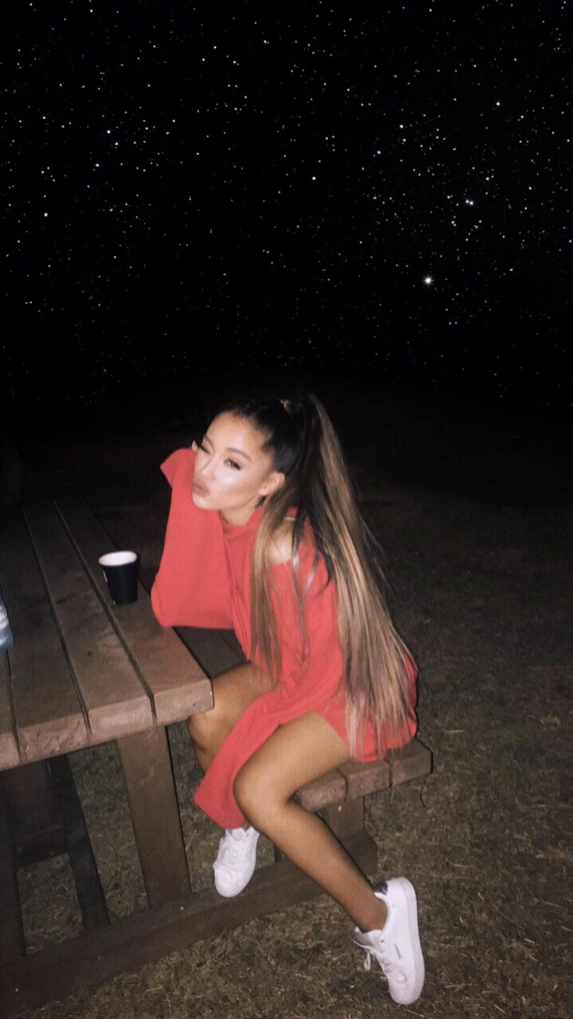 ariana grande cute Wallpapers