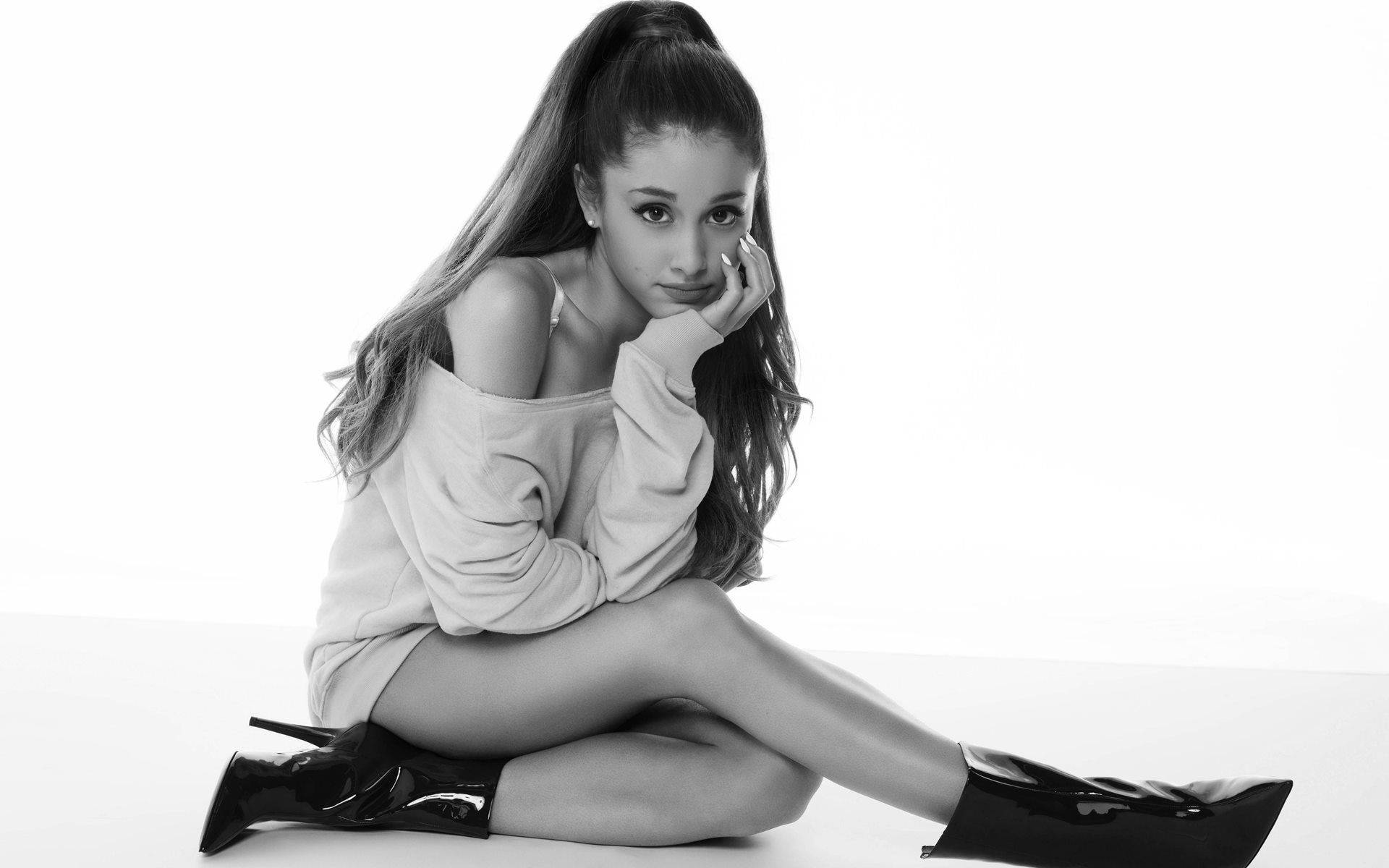 Ariana Grande Heart Sunglasses Wallpapers