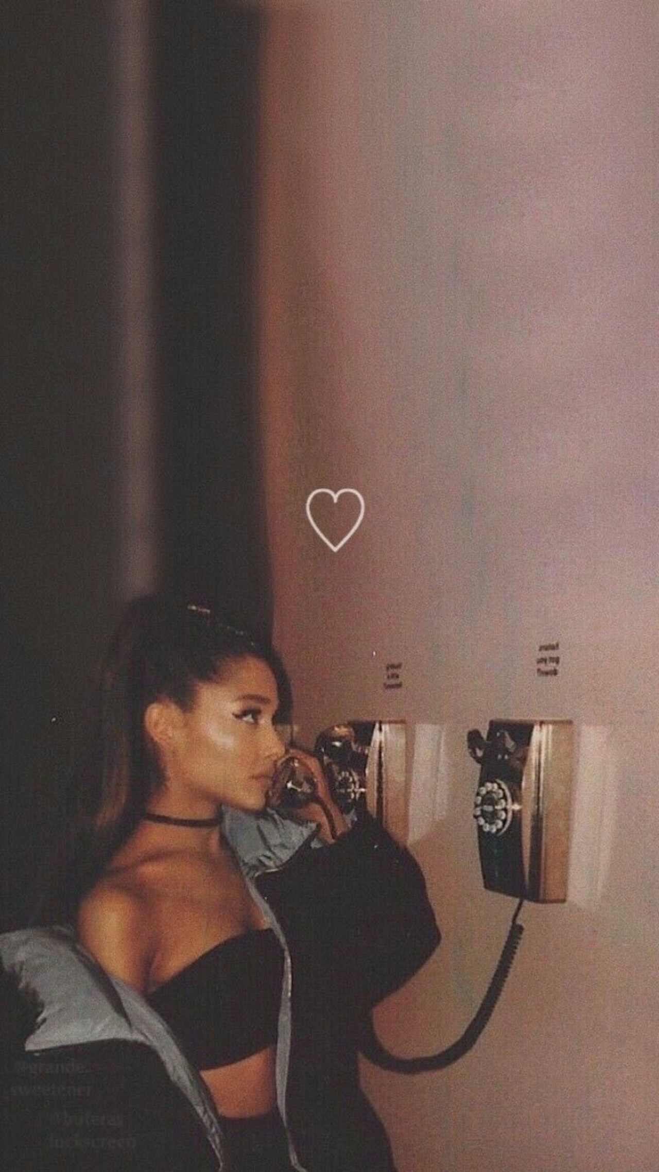 ariana grande iphone Wallpapers