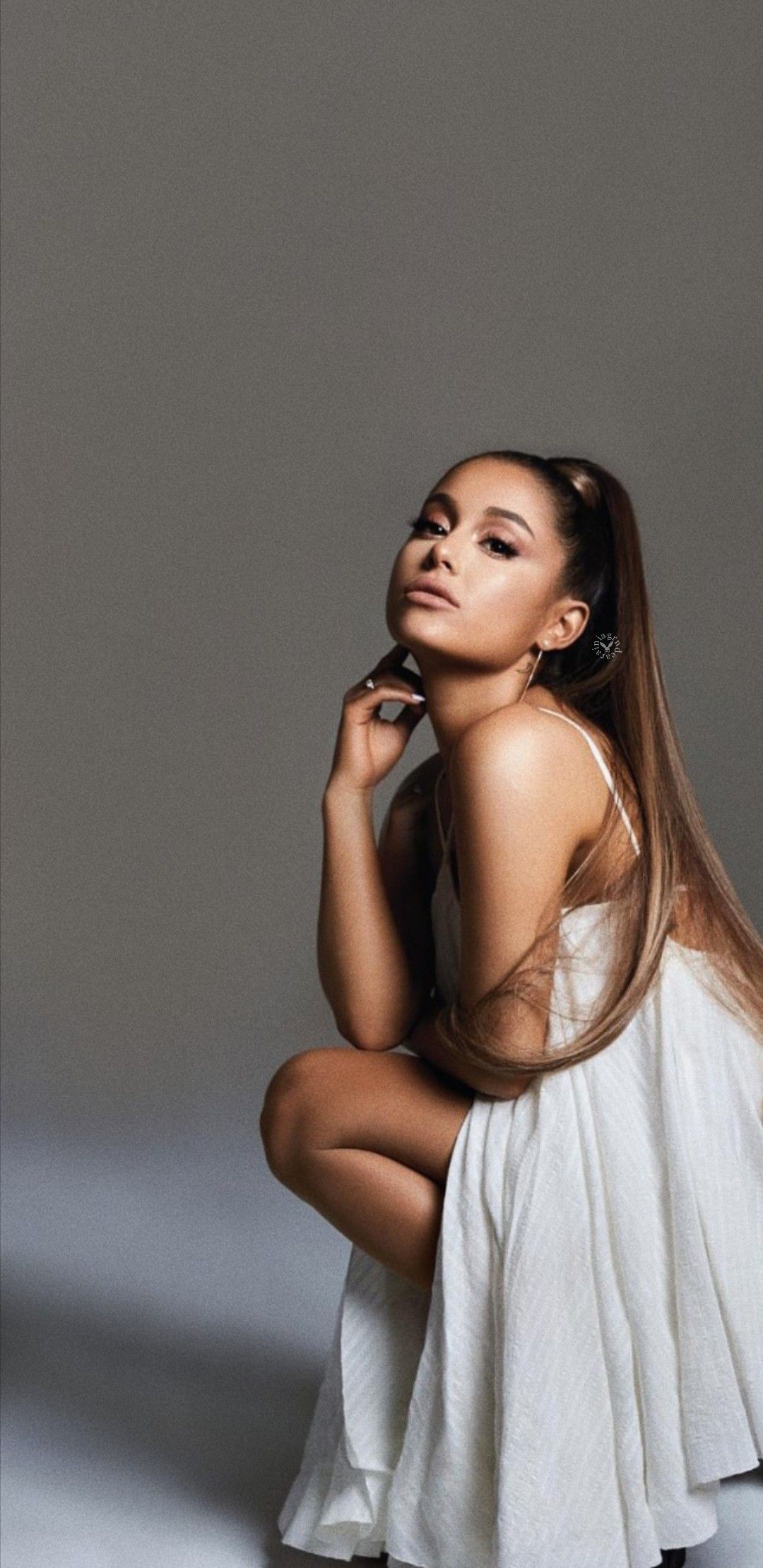 ariana grande phone Wallpapers