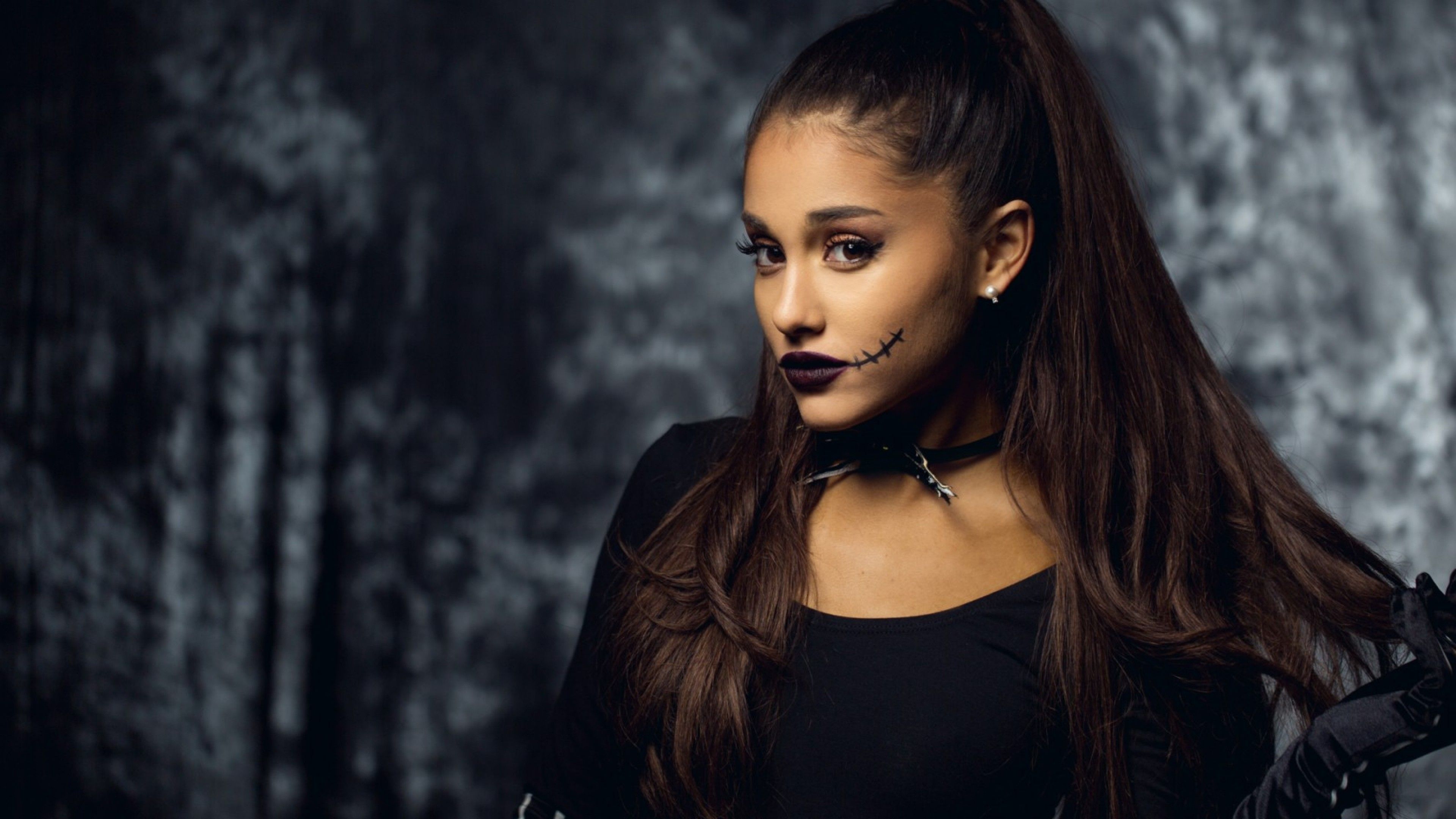 Ariana Grande Portrait 2018 Wallpapers