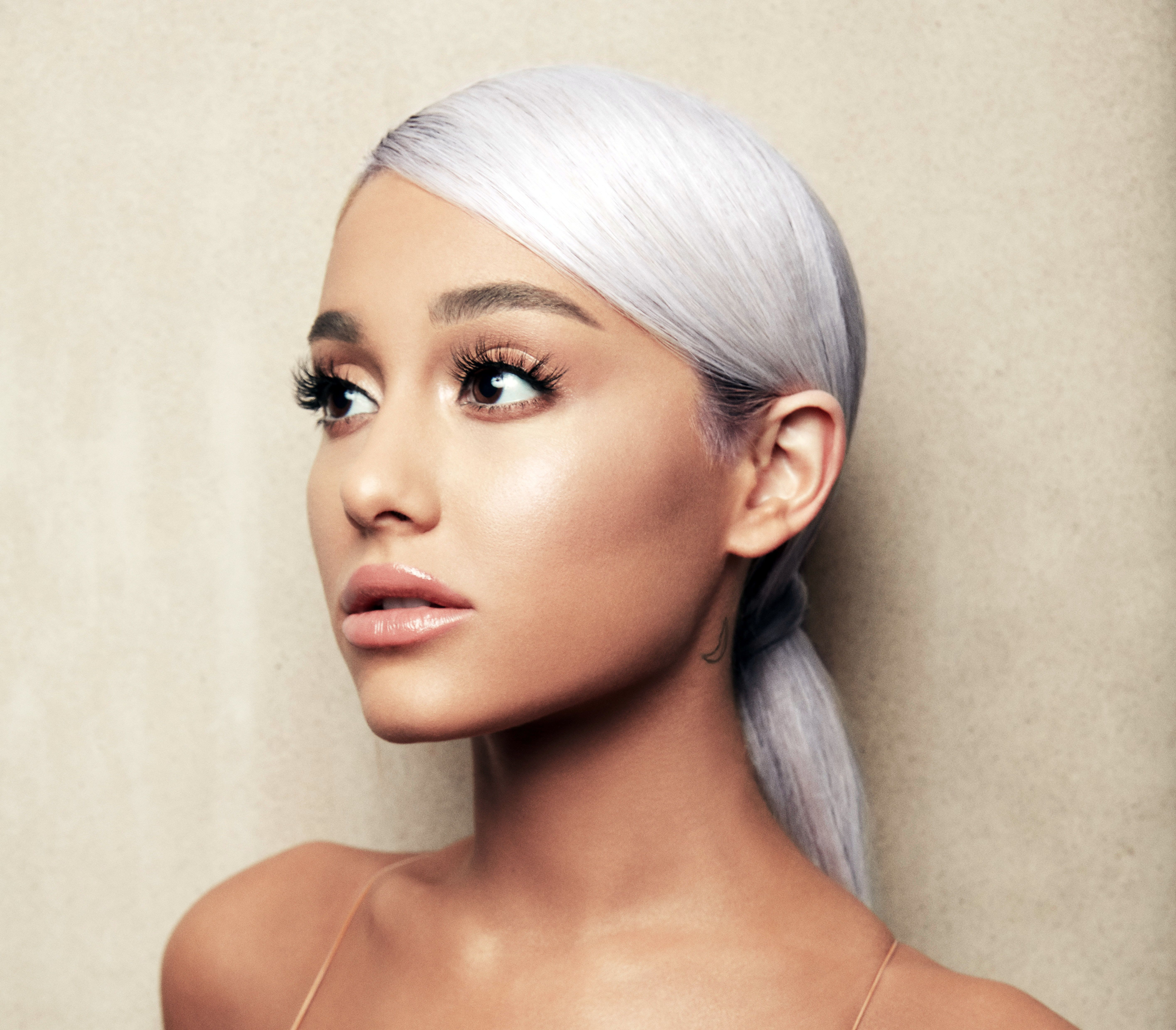 Ariana Grande Portrait Wallpapers