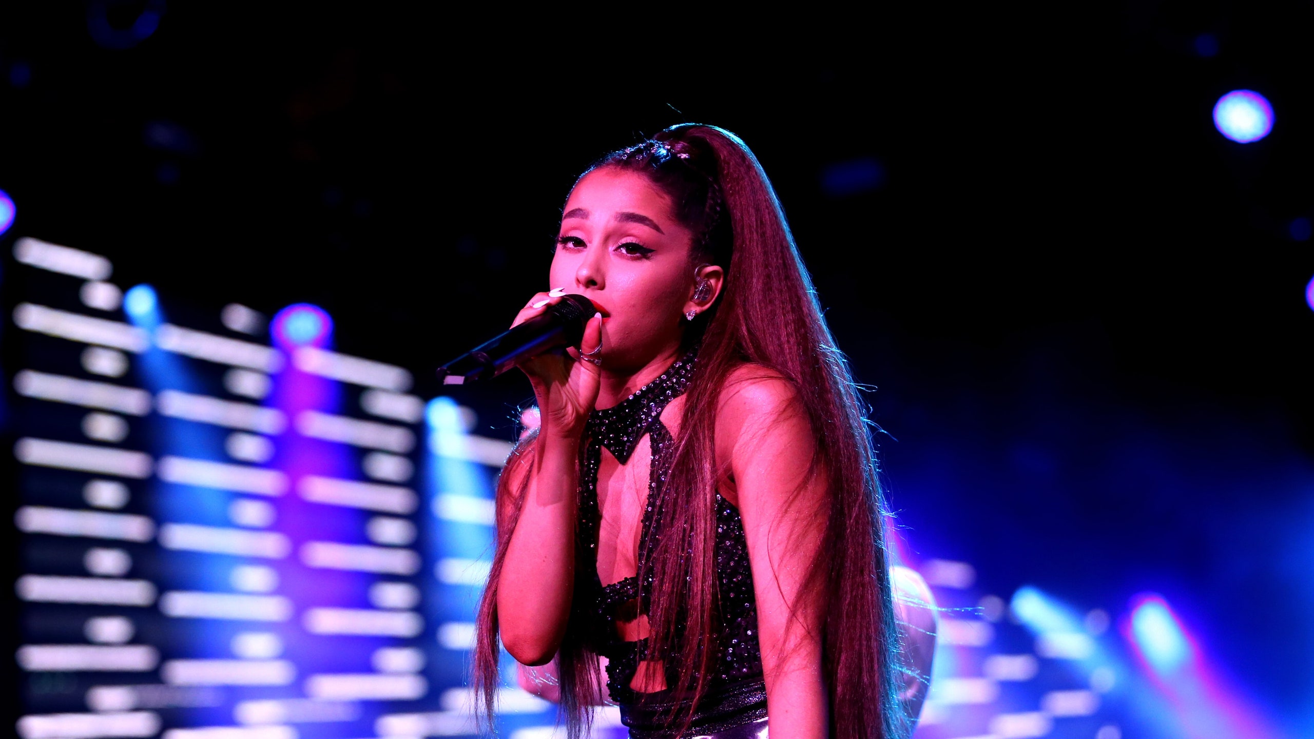 Ariana Grande Singer 2018 Wallpapers