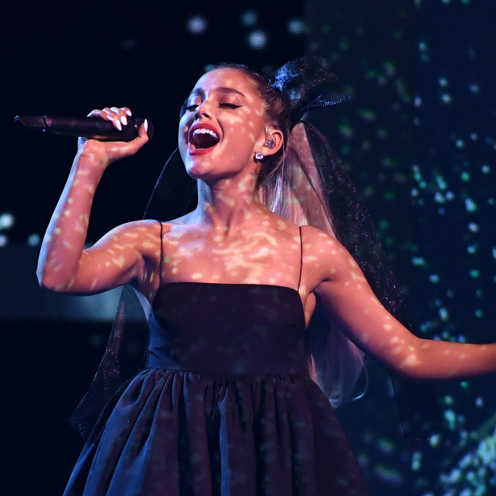 Ariana Grande Singer 2018 Wallpapers