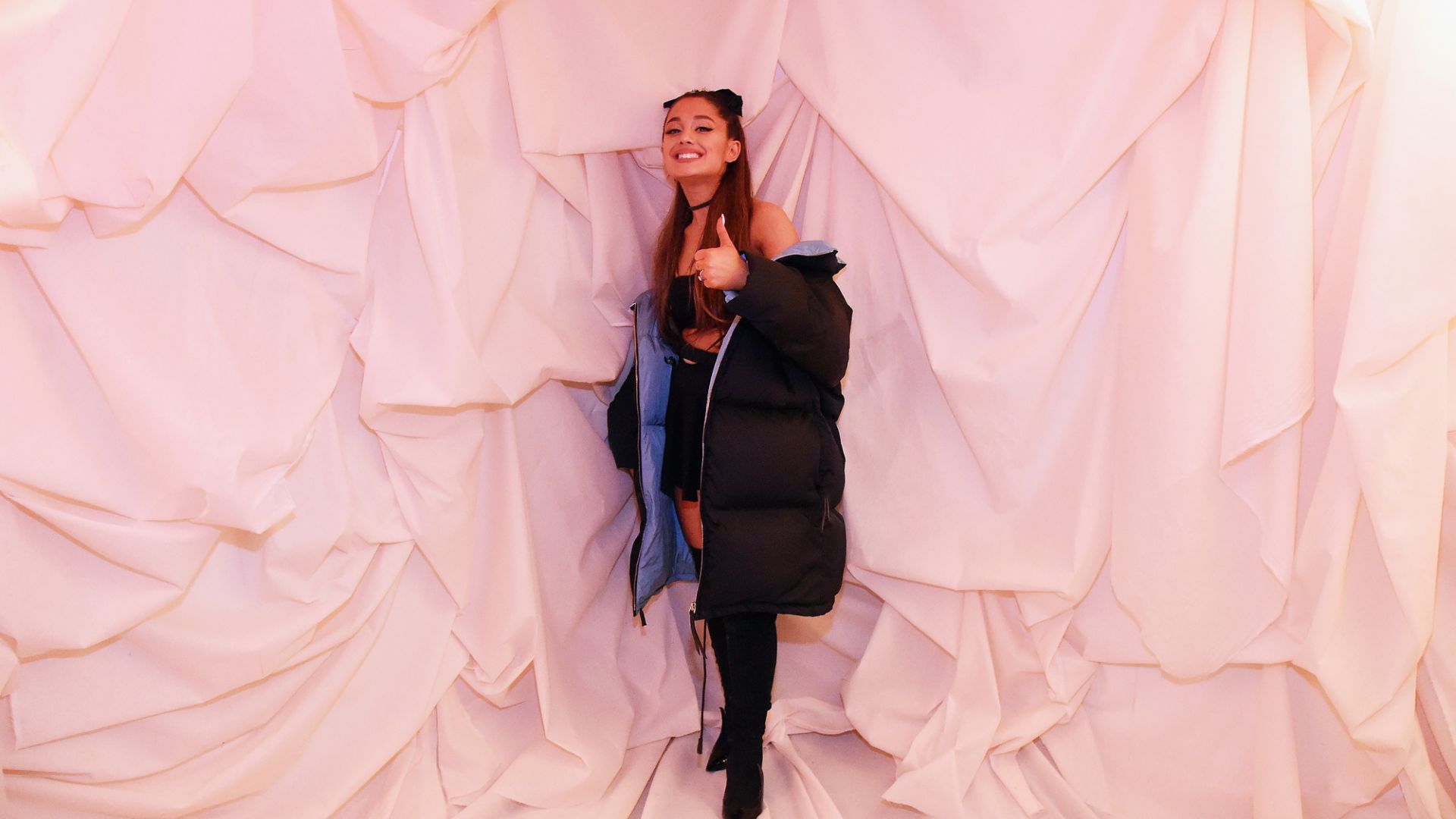 Ariana Grande Wallpapers