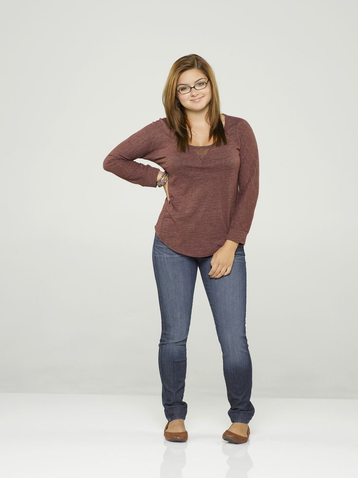 Ariel Winter Modern Family Season 10 Photoshoot Wallpapers