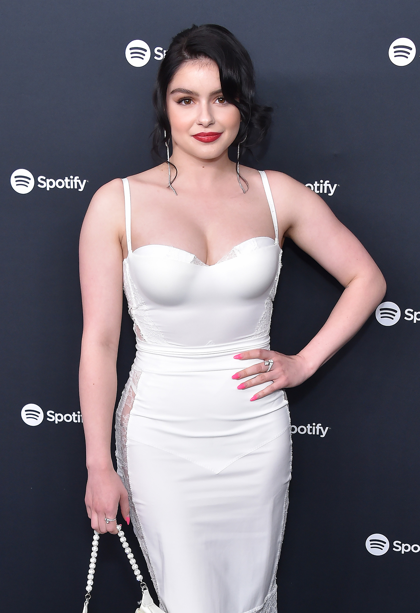 Ariel Winter Modern Family Season 10 Wallpapers