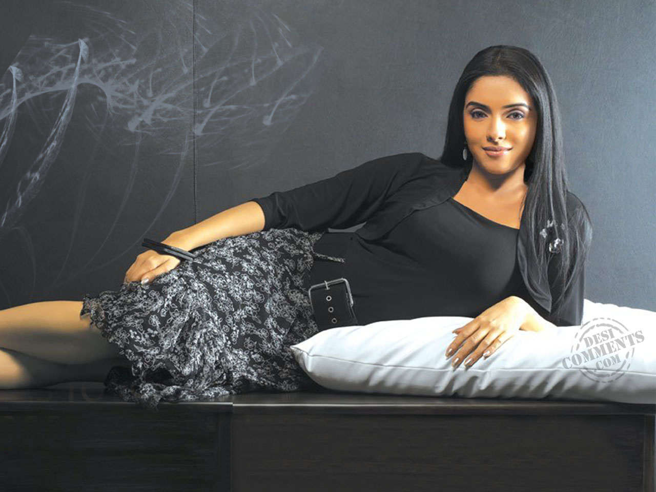 Asin Thottumkal Wallpapers