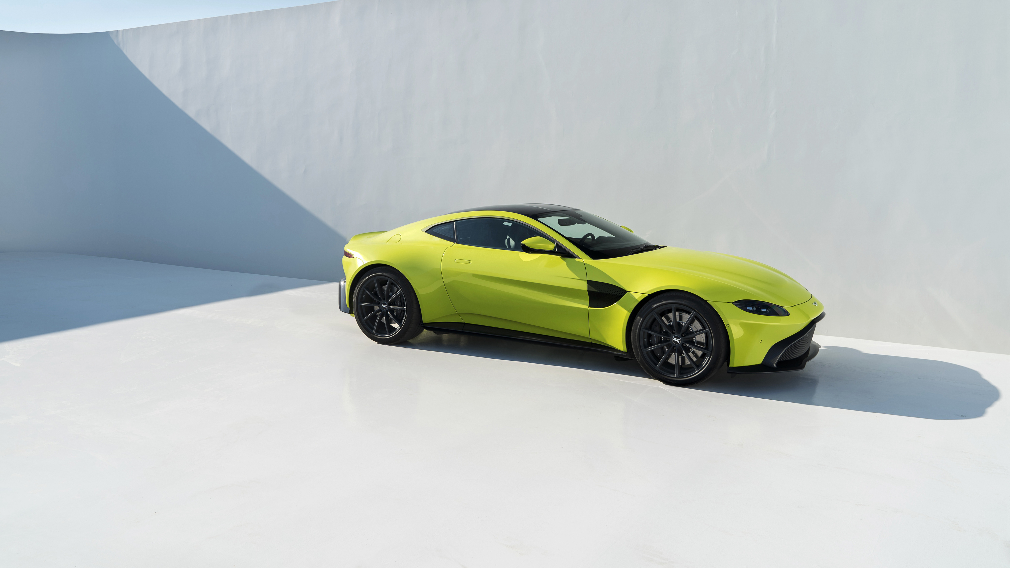 Aston Martin 2018 Wallpapers