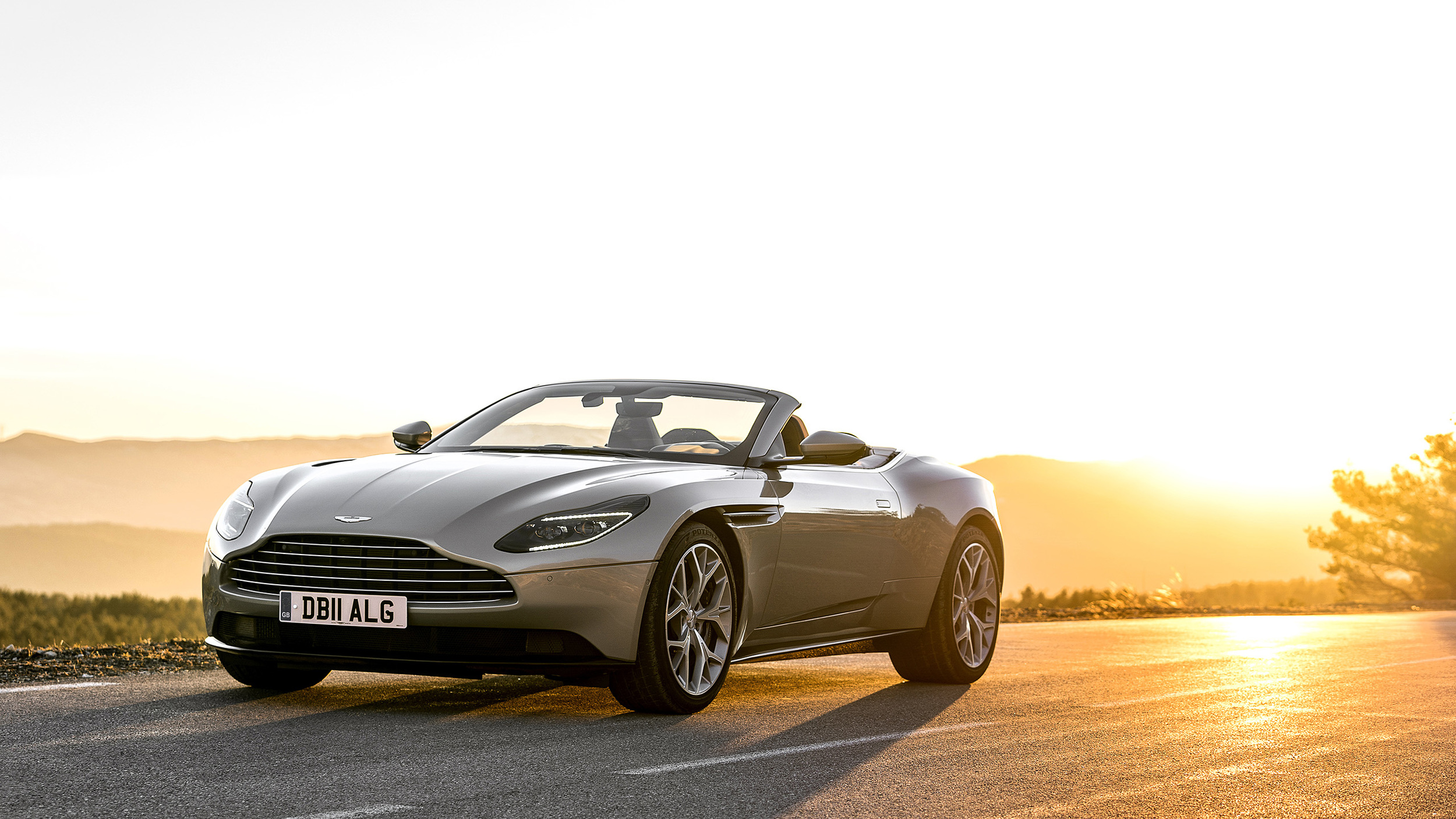 Aston Martin Db11 Volante 2018 Wallpapers