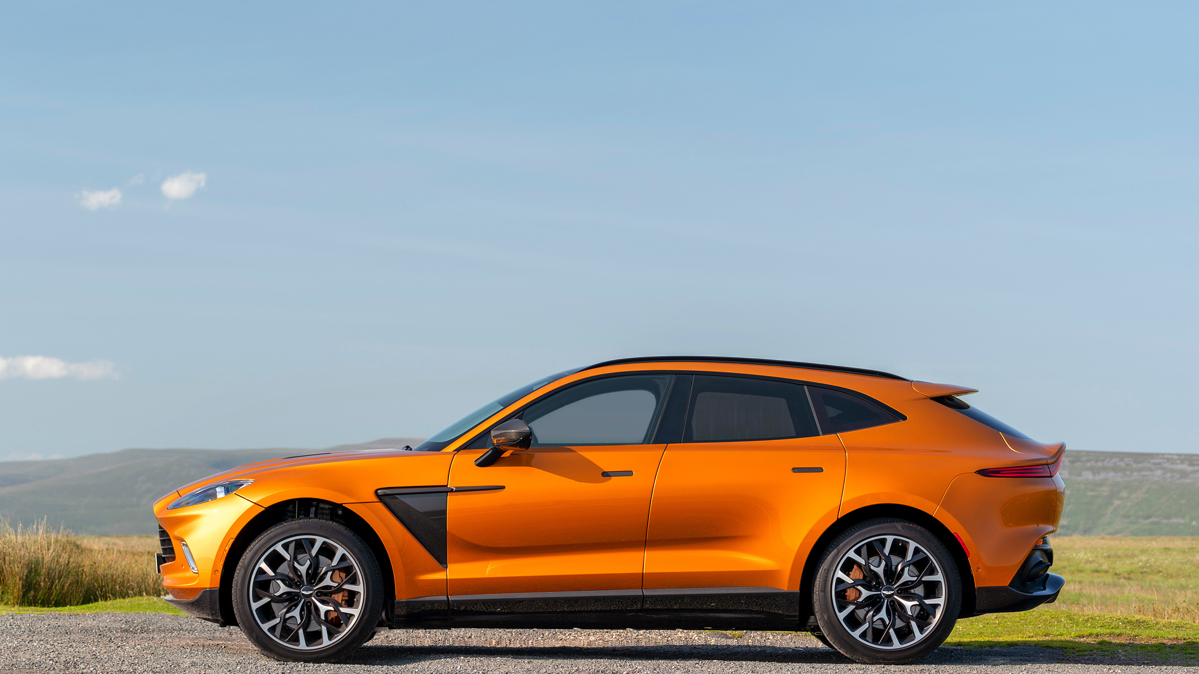 Aston Martin Dbx Wallpapers