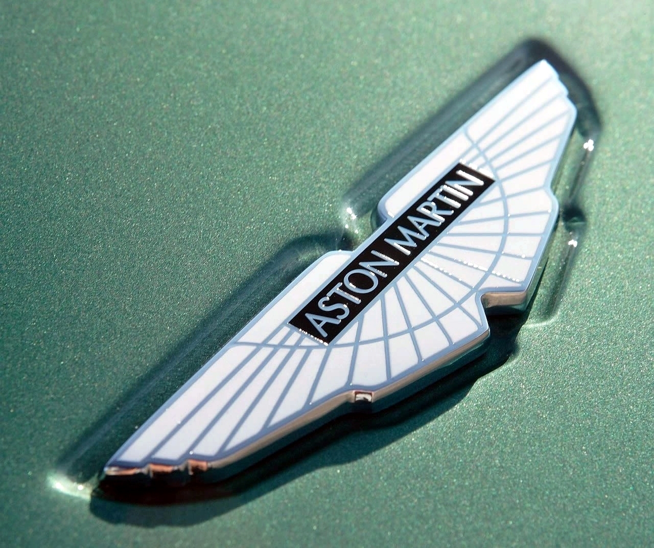 Aston Martin Logo Wallpapers