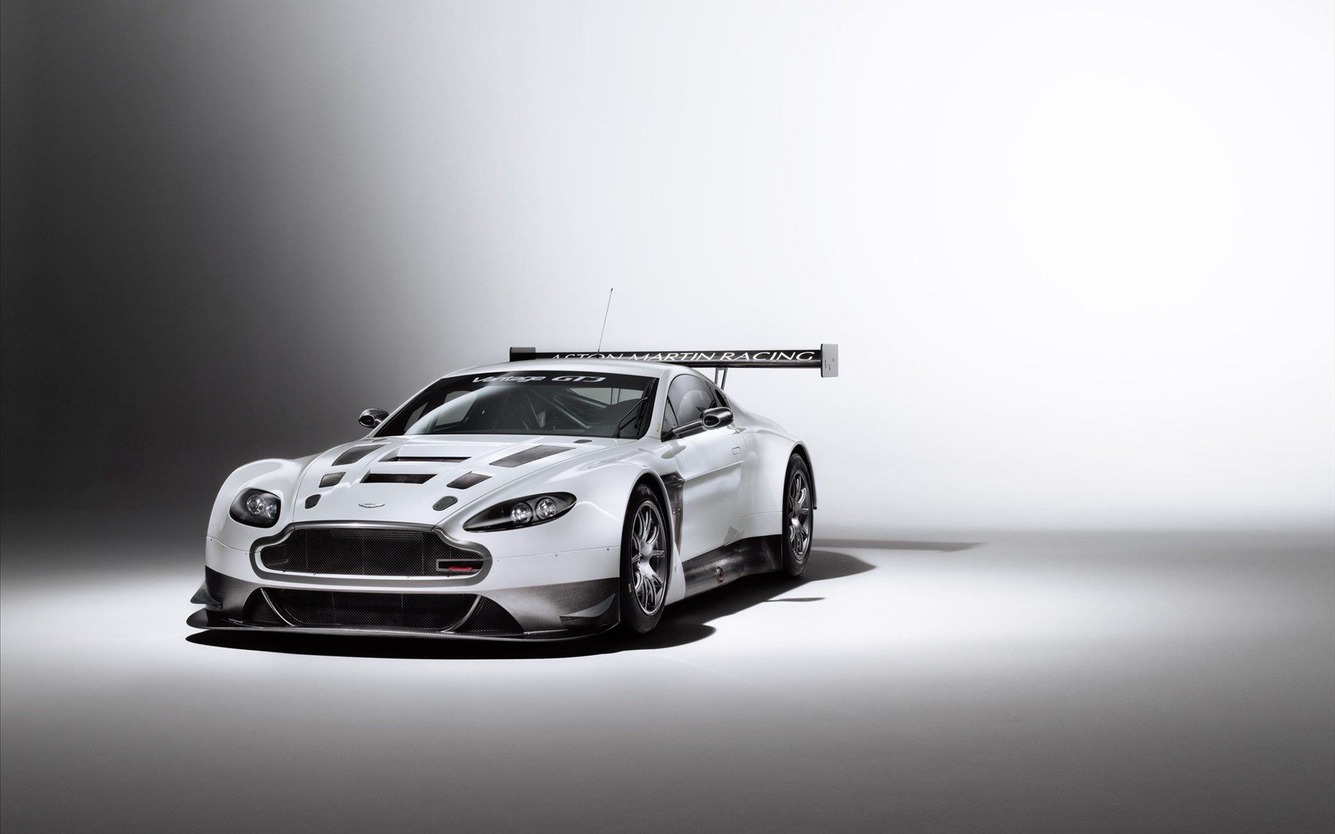 Aston Martin V12 Vantage V600 Wallpapers