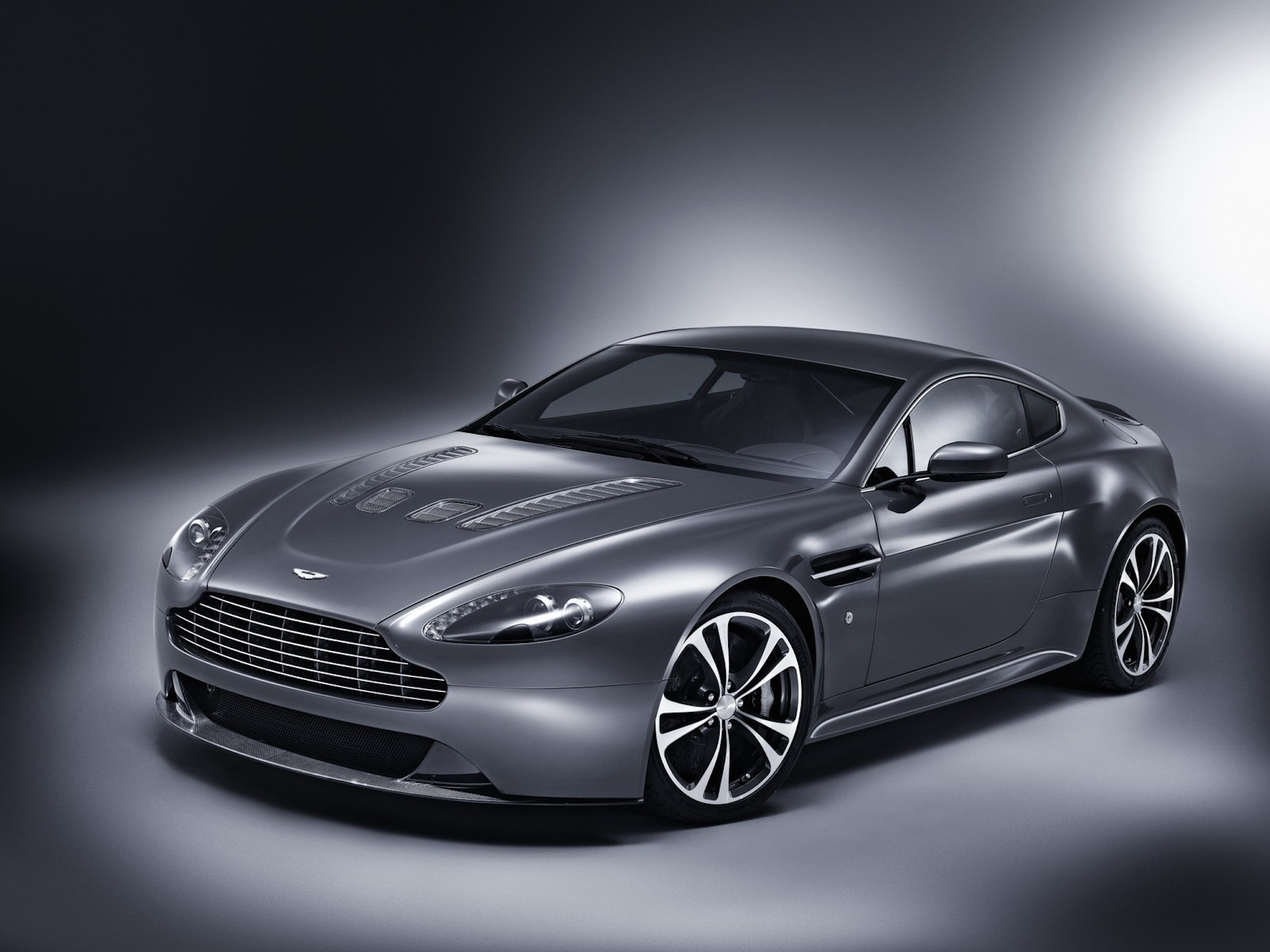 Aston Martin V12 Vantage Wallpapers