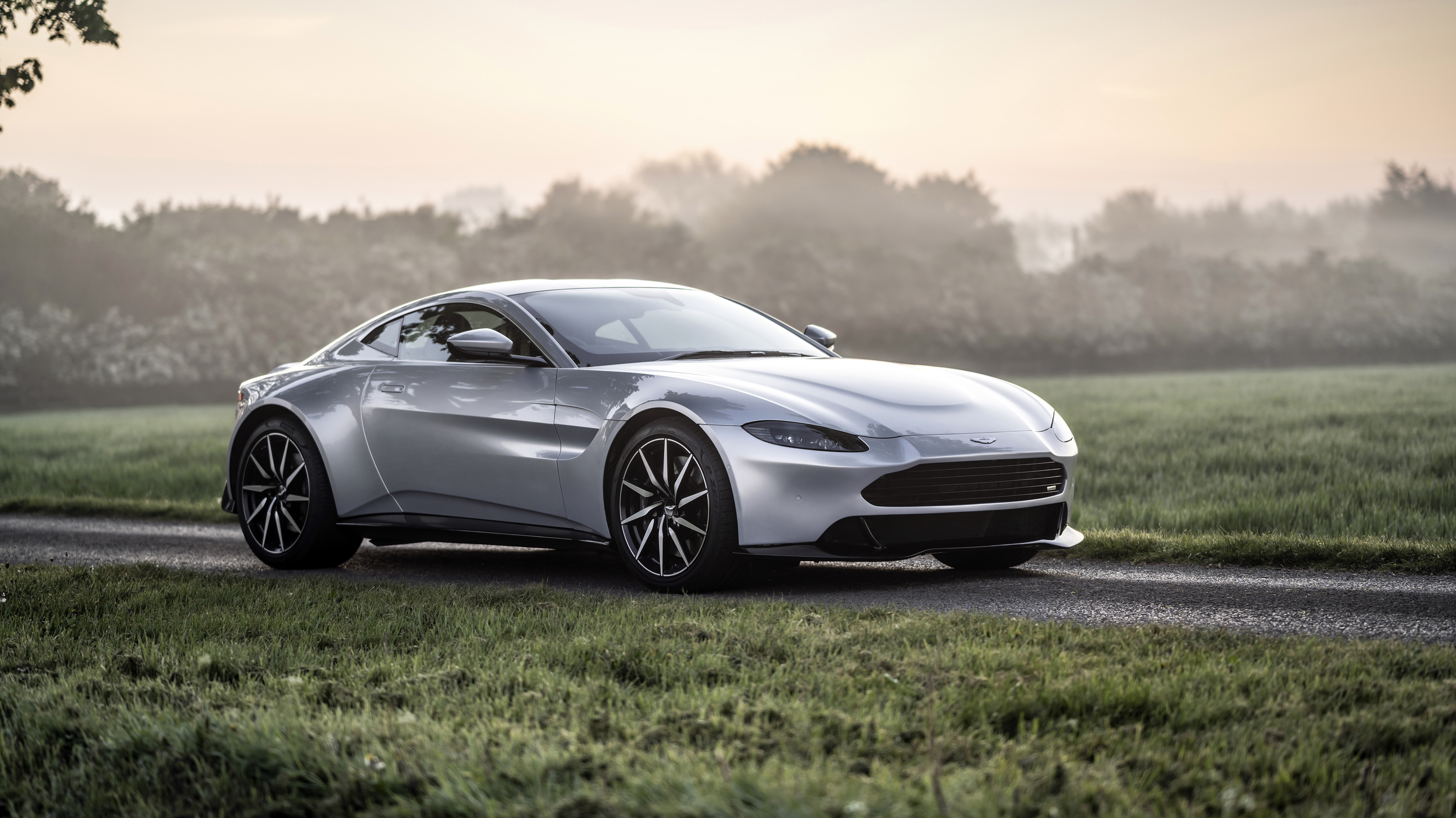 Aston Martin V8 Wallpapers