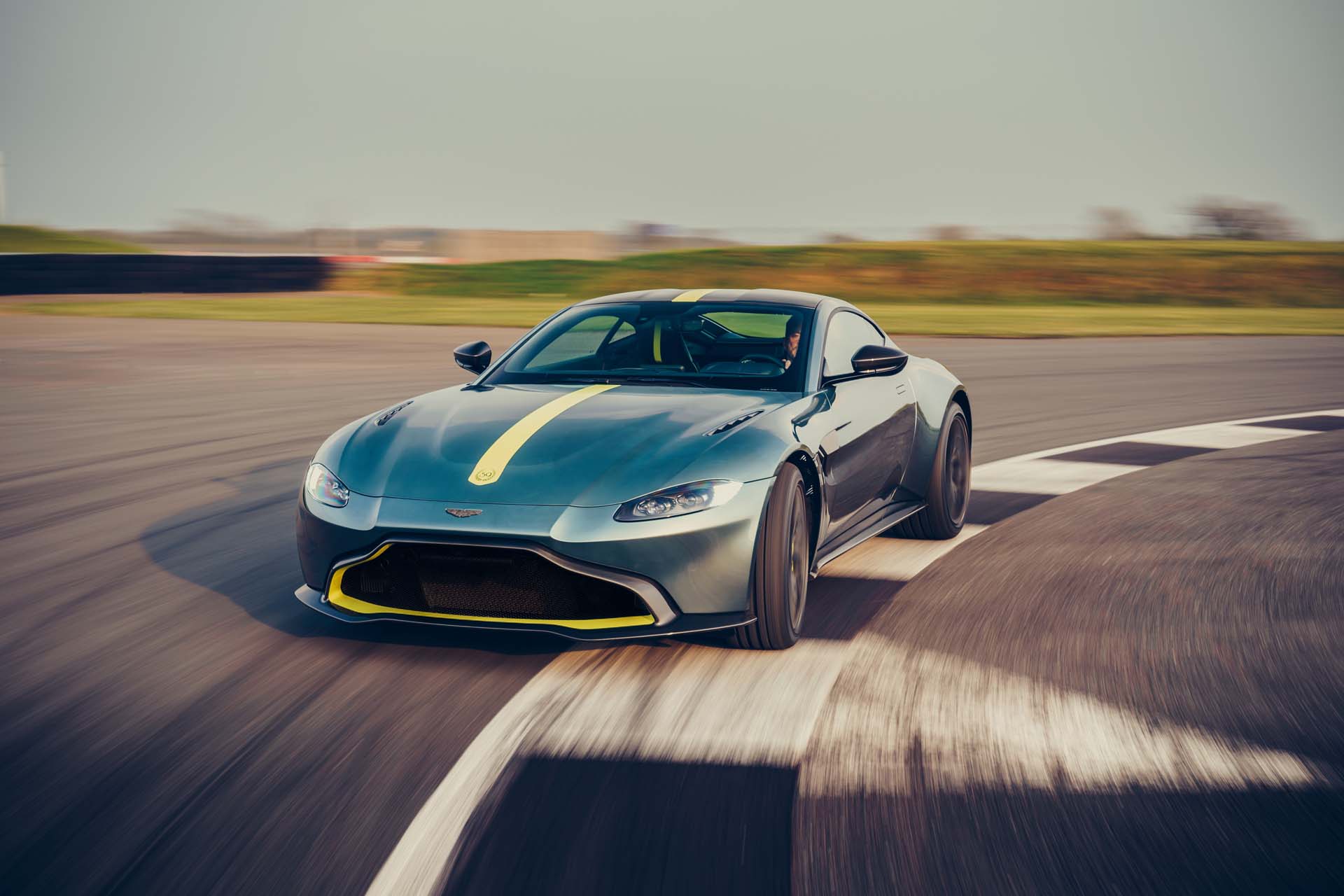 Aston Martin V8 Wallpapers