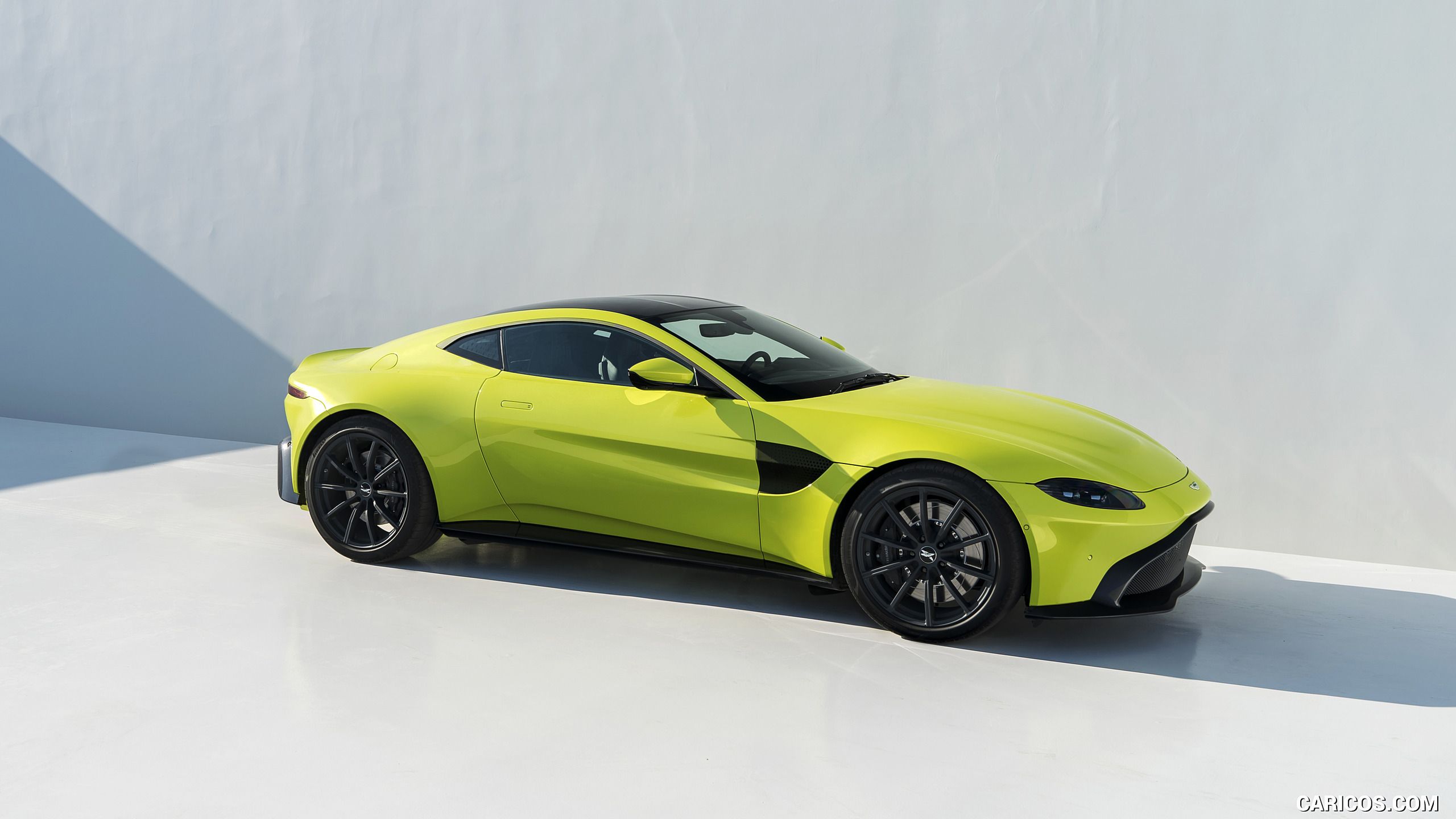 Aston Martin V8 Wallpapers