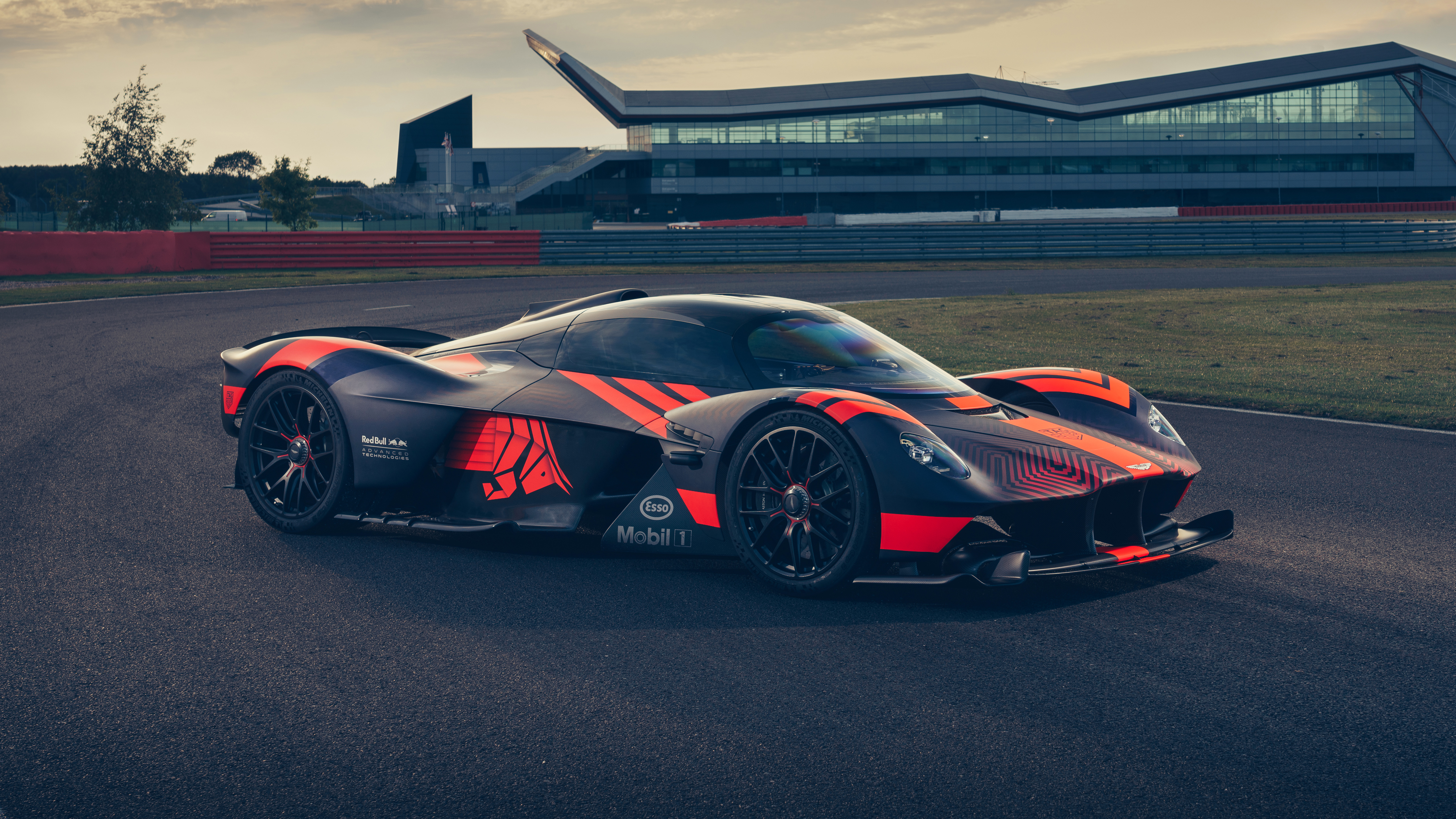 Aston Martin Valkyrie Wallpapers