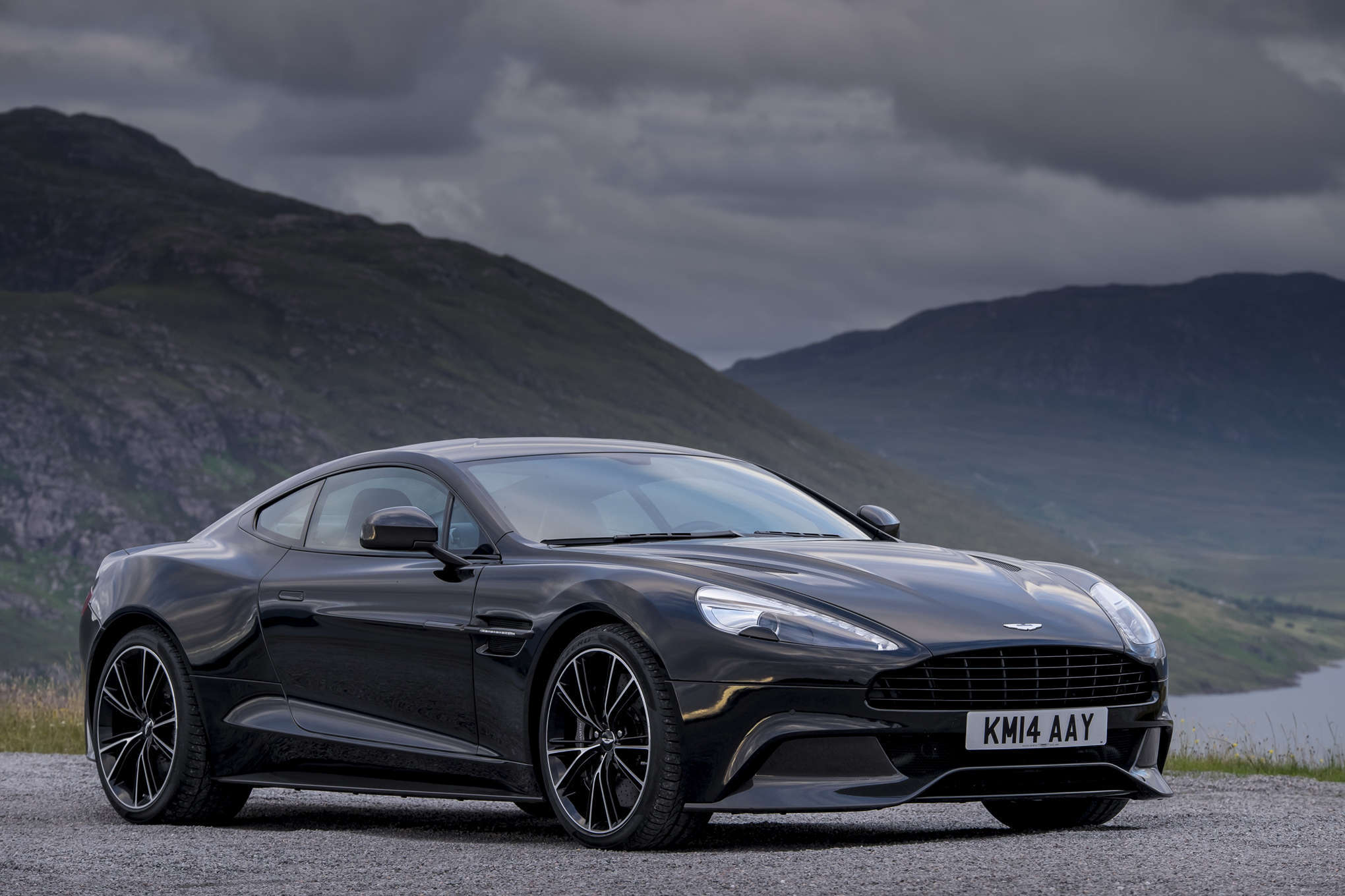 Aston Martin Vanquish 2016 Wallpapers