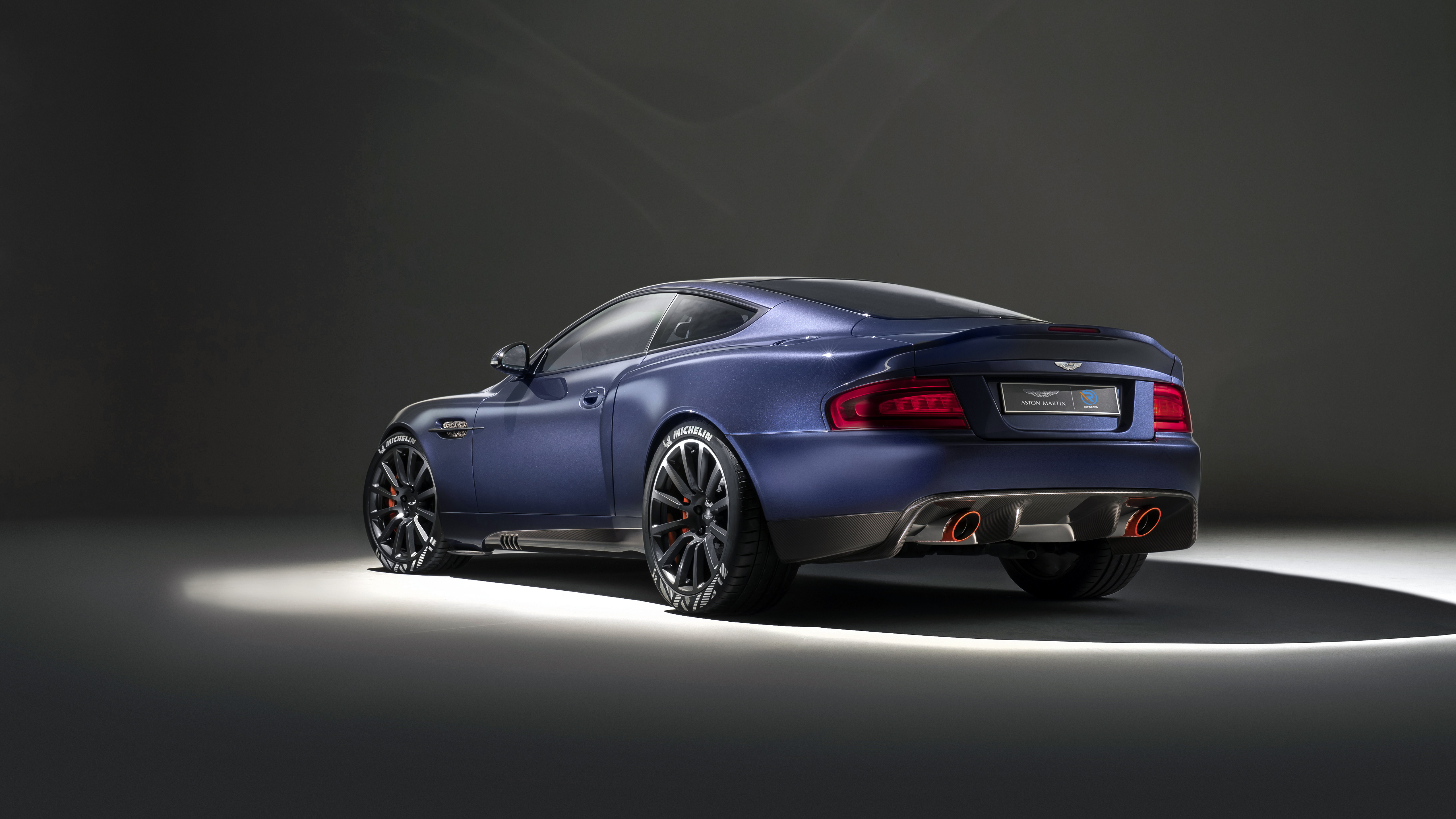 Aston Martin Vanquish 25 Wallpapers