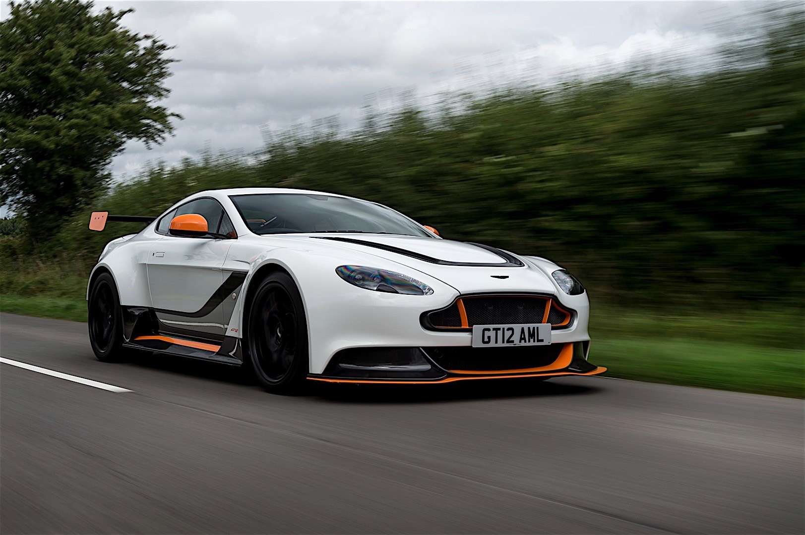 Aston Martin Vantage Gt12 Wallpapers