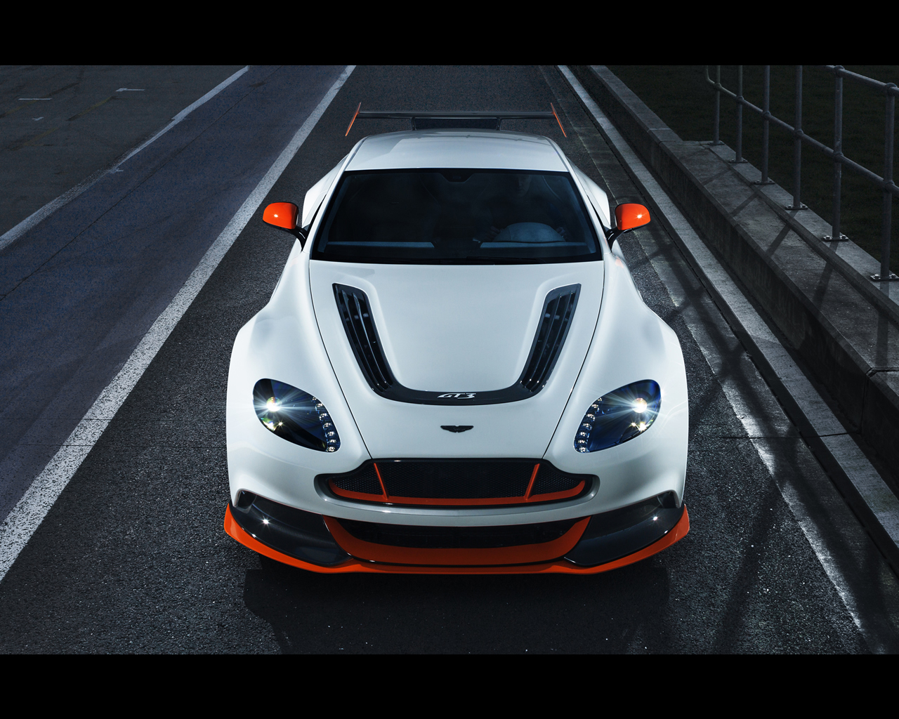 Aston Martin Vantage Gt12 Wallpapers