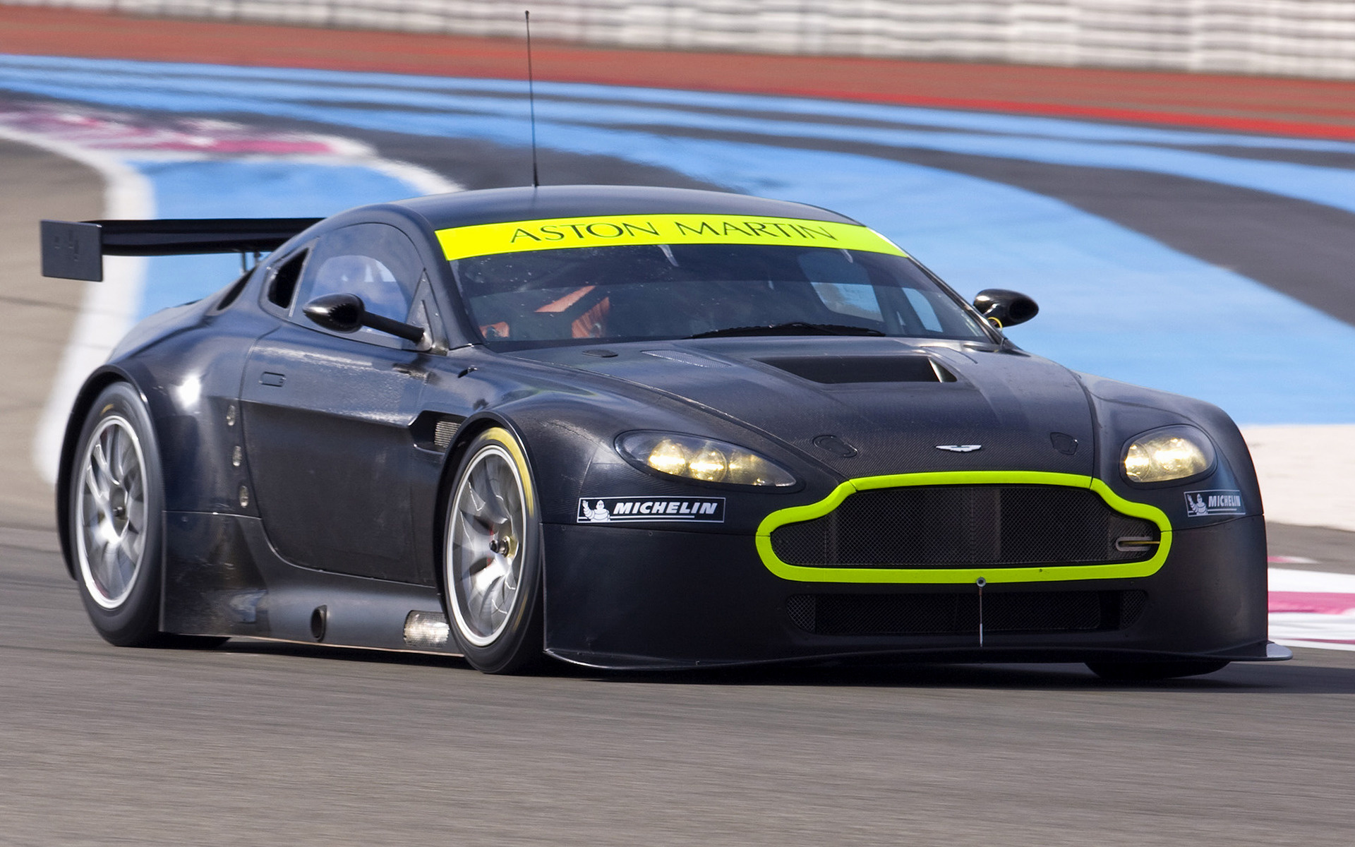 Aston Martin Vantage Gt2 Wallpapers