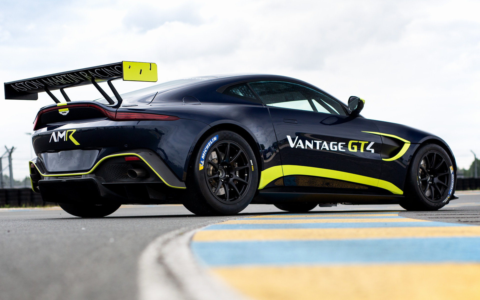 Aston Martin Vantage Gt4 Wallpapers