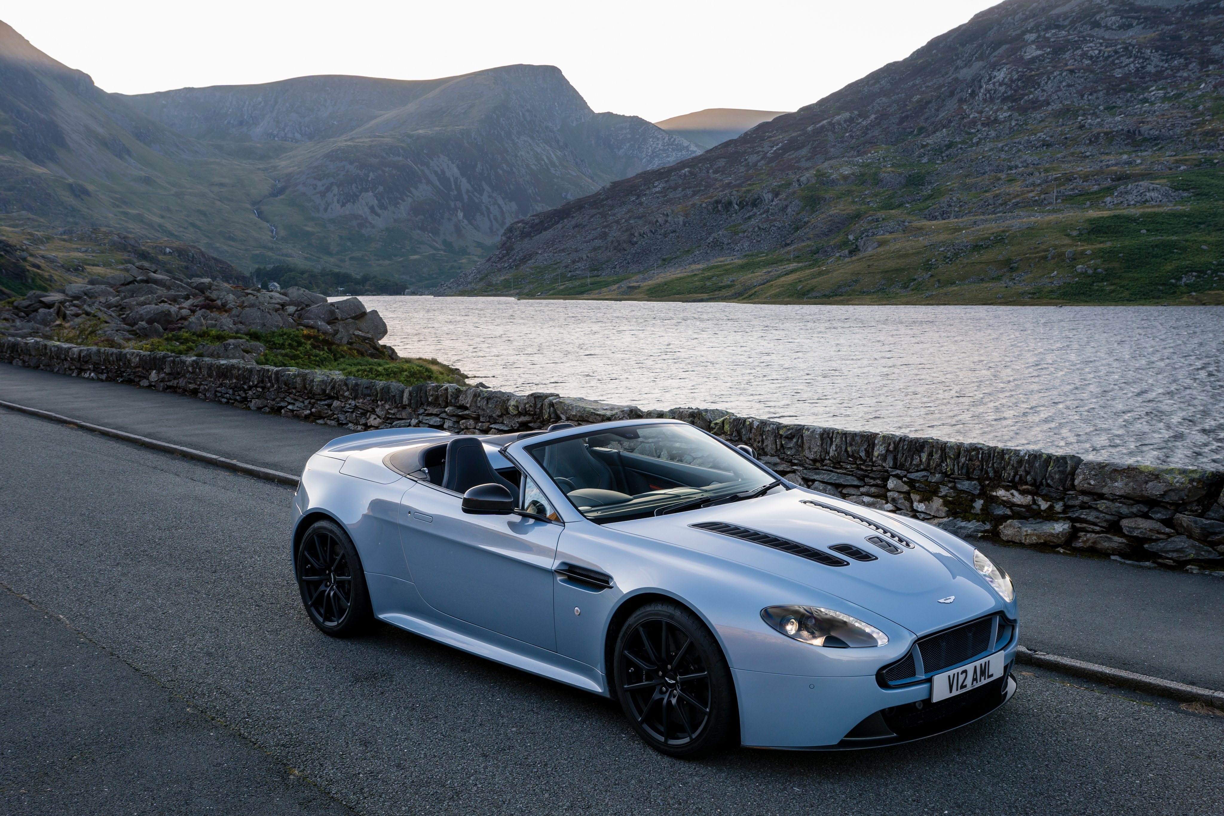 Aston Martin Vantage S Wallpapers