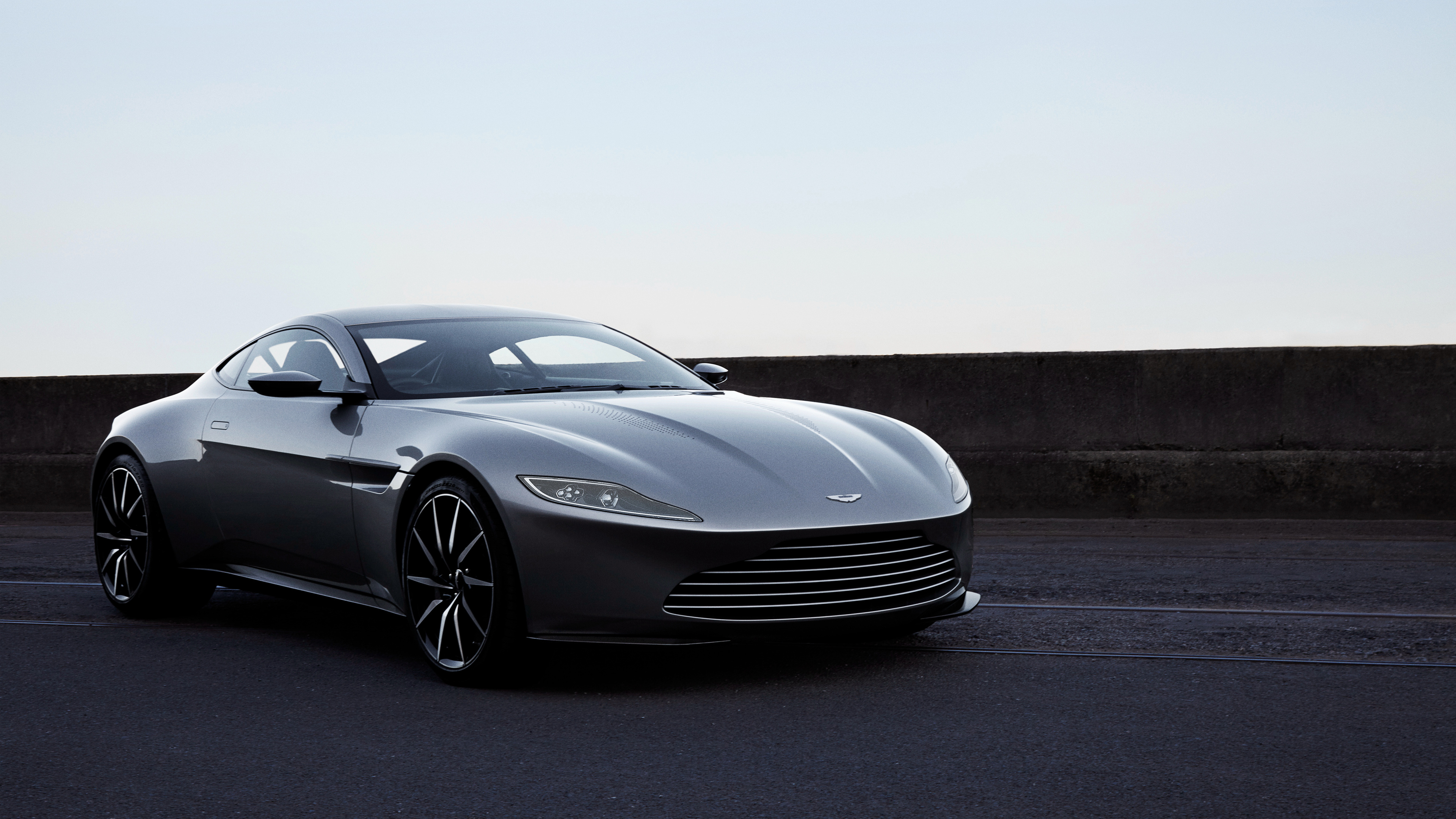 Aston Martin Vantage Wallpapers