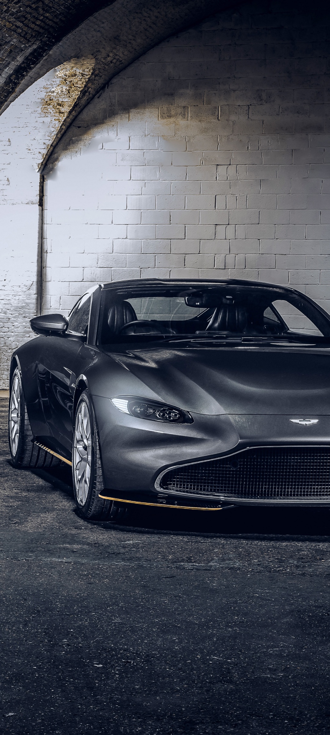 Aston Martin Vantage Wallpapers