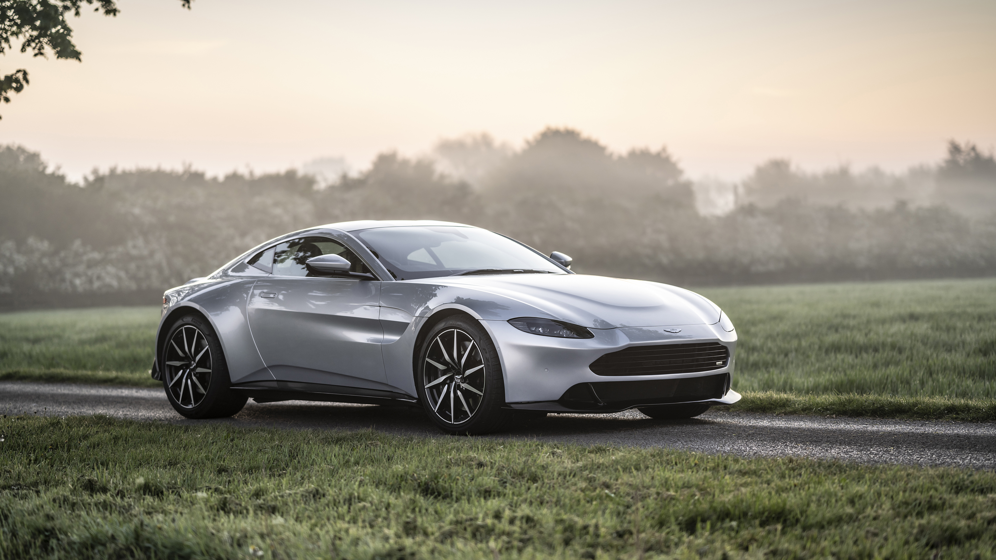 Aston Martin Vantage Wallpapers