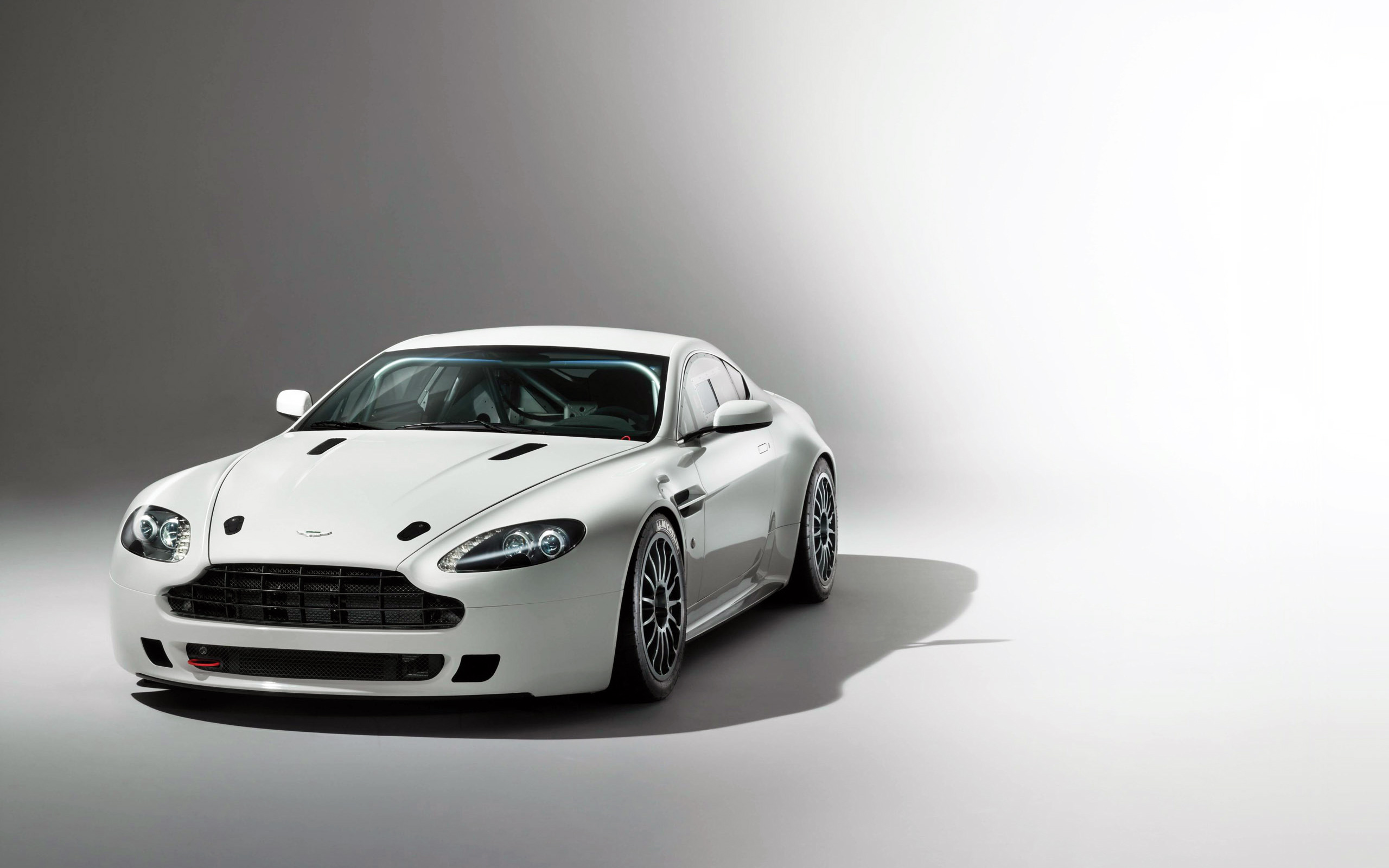 Aston Martin Vantage Wallpapers