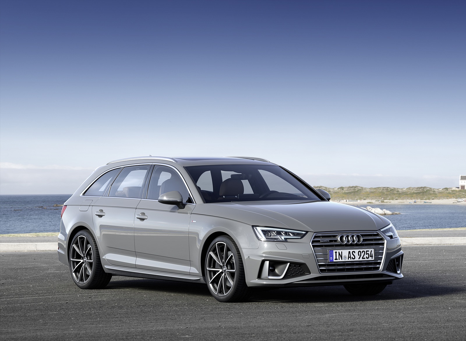 Audi A4 2019 Wallpapers