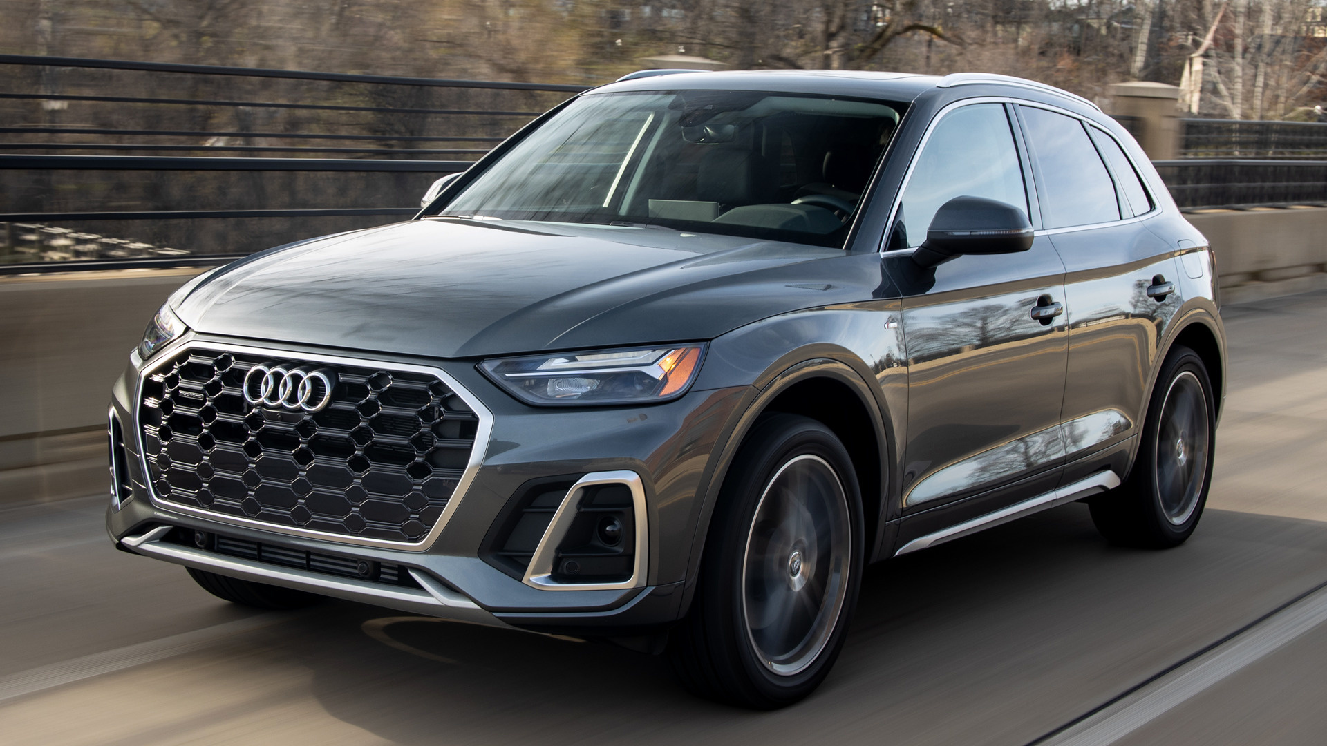 Audi Q5 Plug-In Hybrid S Line Wallpapers