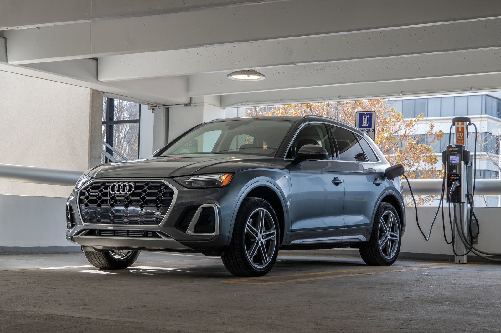 Audi Q5 Plug-In Hybrid S Line Wallpapers