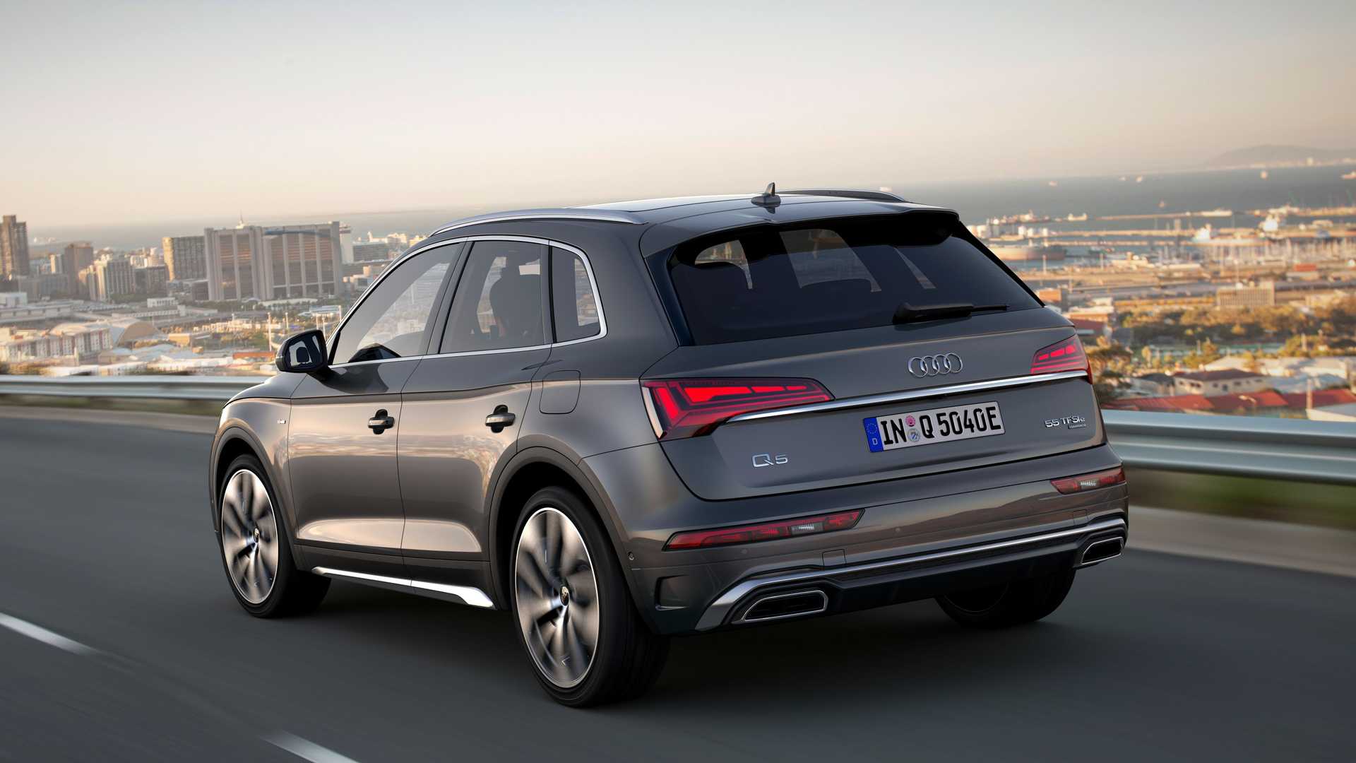 Audi Q5 Plug-In Hybrid S Line Wallpapers