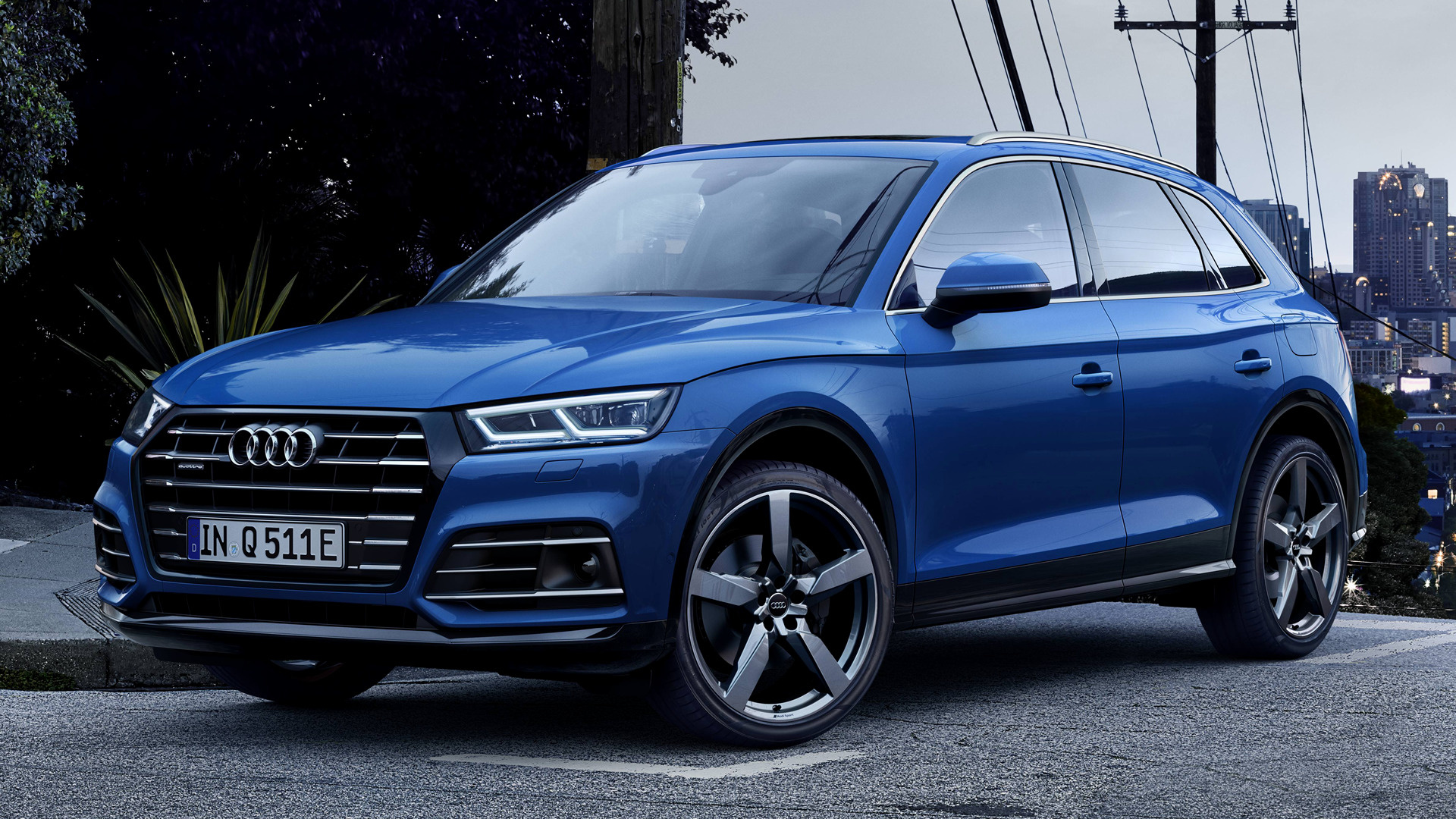 Audi Q5 Plug-In Hybrid S Line Wallpapers