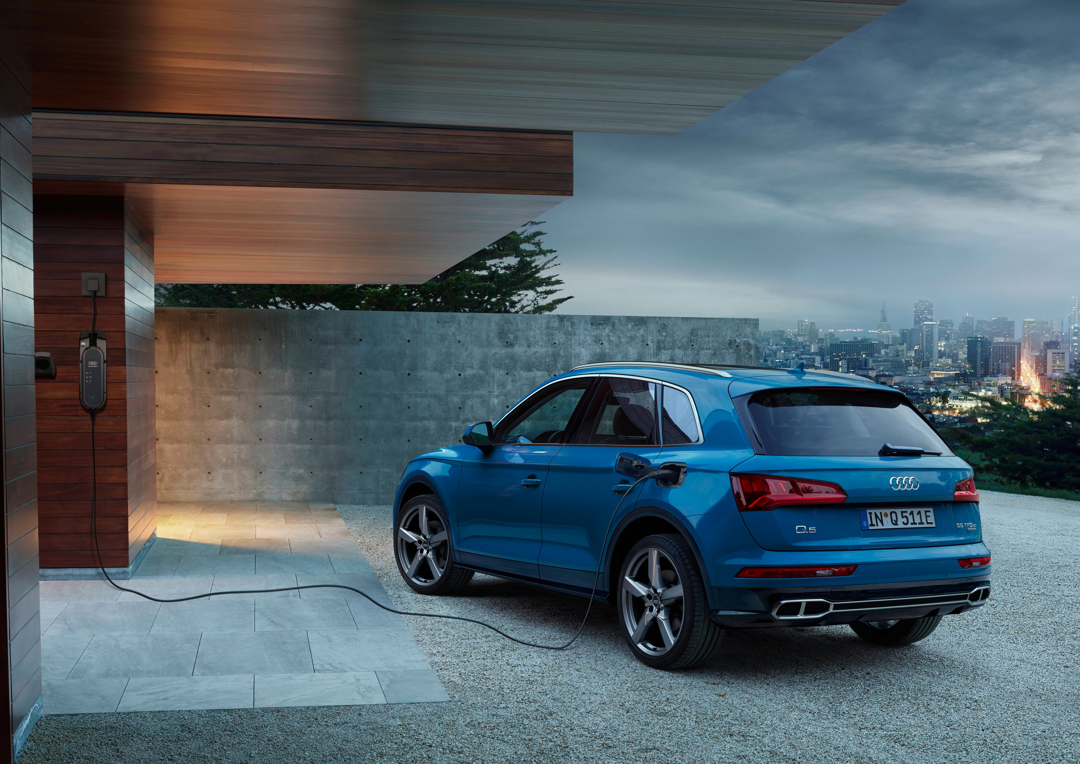 Audi Q5 Plug-In Hybrid S Line Wallpapers